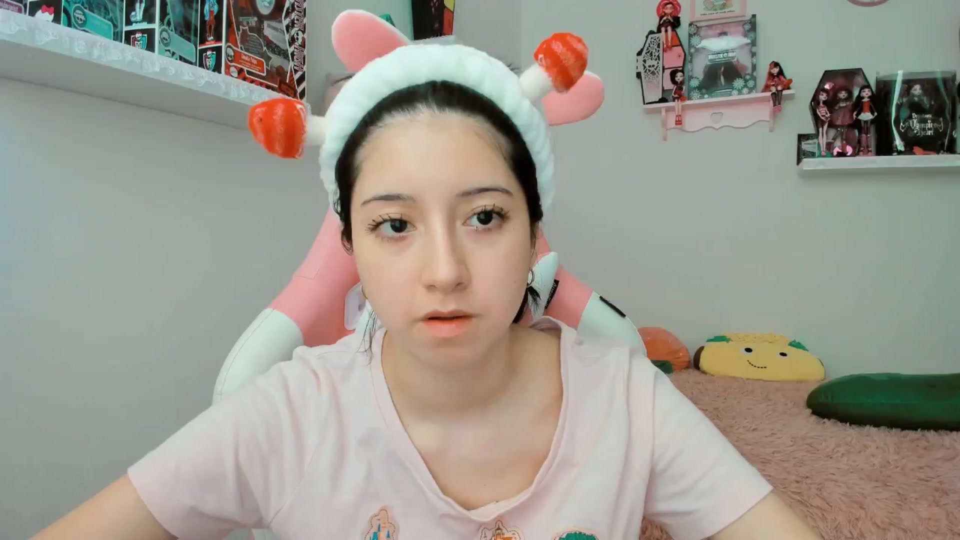 Gallery image thumbnail from Cherrycute666's myfreecams stream on, 01/10/2025, 19:20 image 14 of 20
