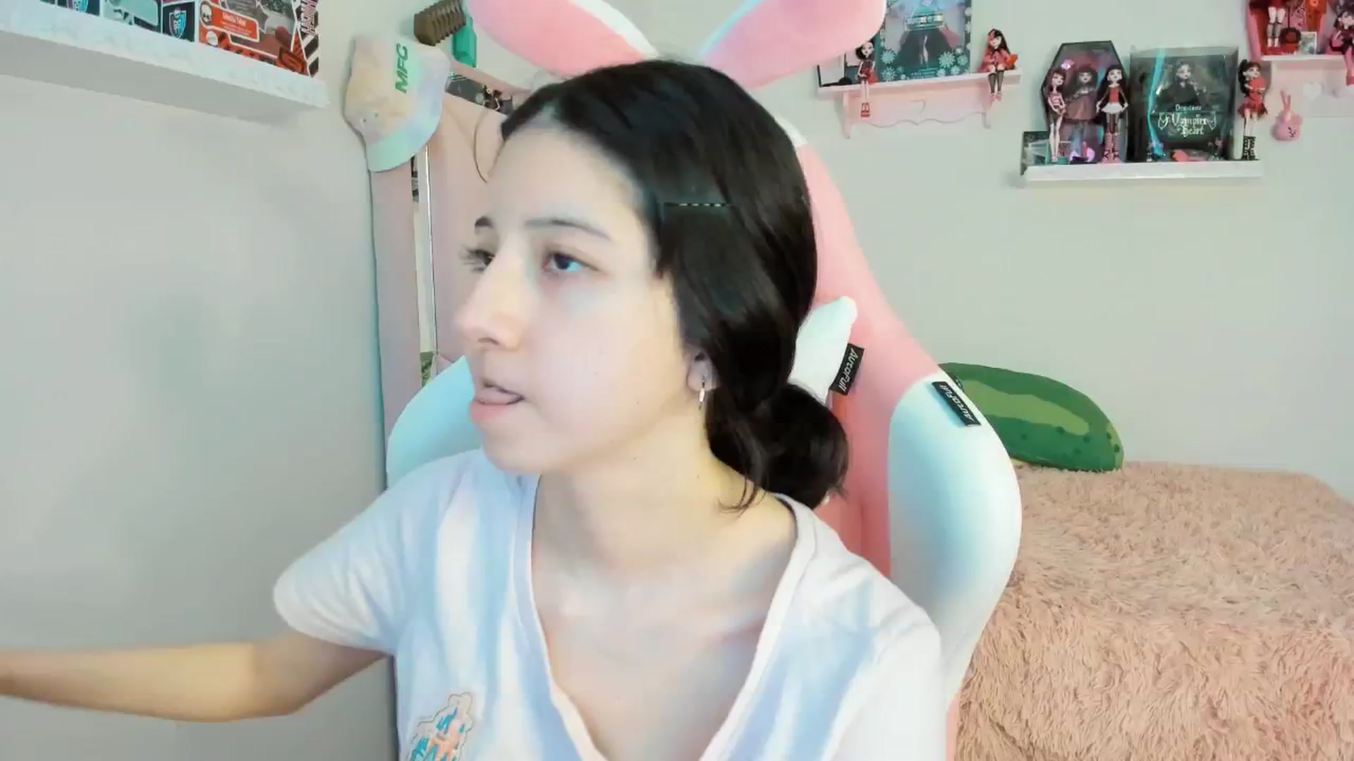 Gallery image thumbnail from Cherrycute666's myfreecams stream on, 01/10/2025, 23:34 image 5 of 20