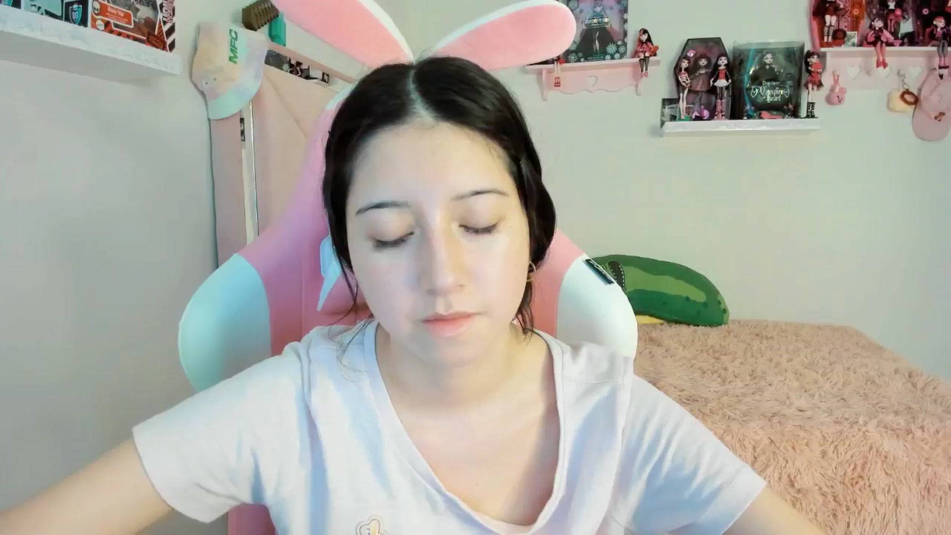Gallery image thumbnail from Cherrycute666's myfreecams stream on, 01/10/2025, 23:34 image 17 of 20