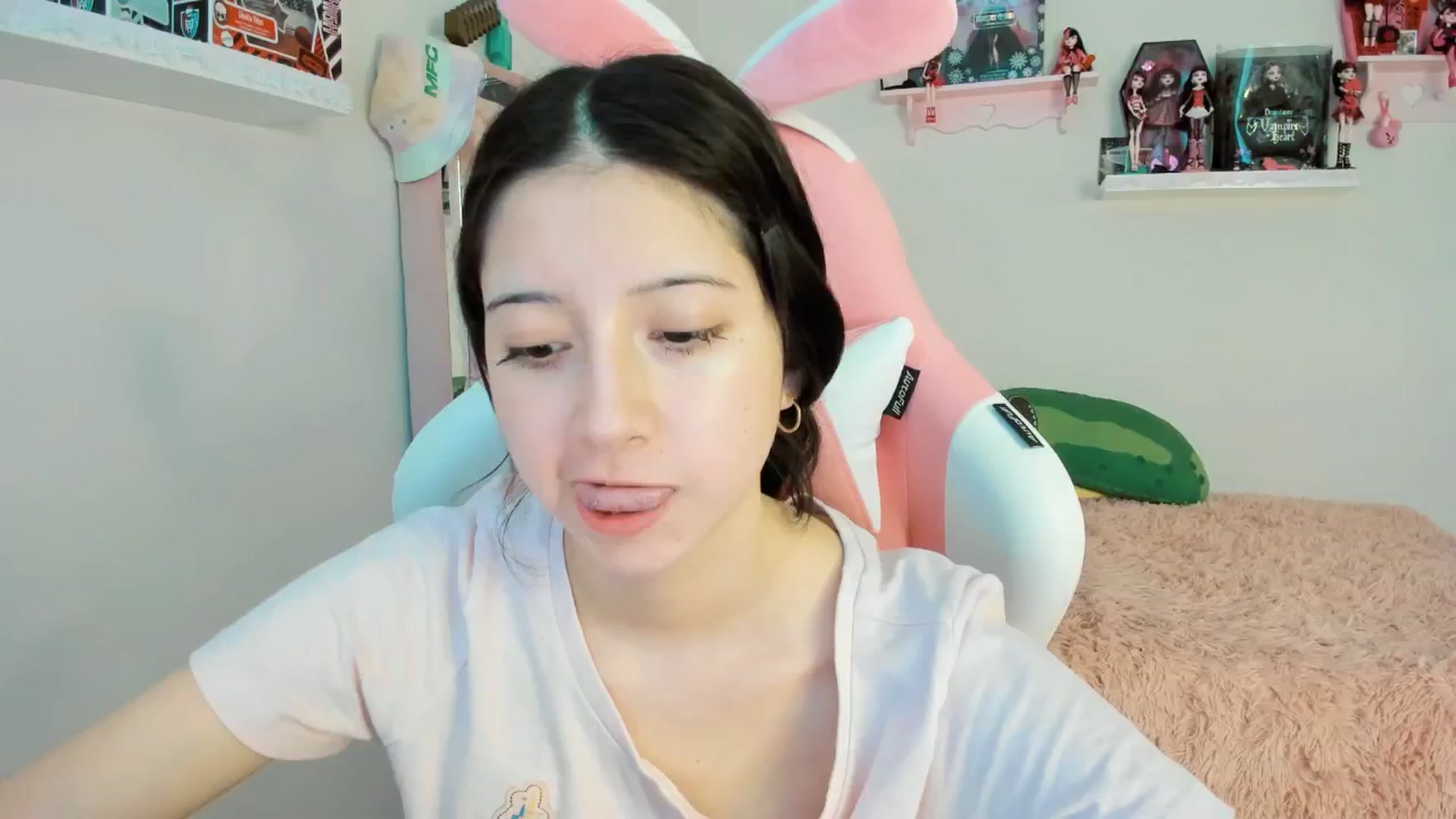 Gallery image thumbnail from Cherrycute666's myfreecams stream on, 01/10/2025, 23:34 image 4 of 20