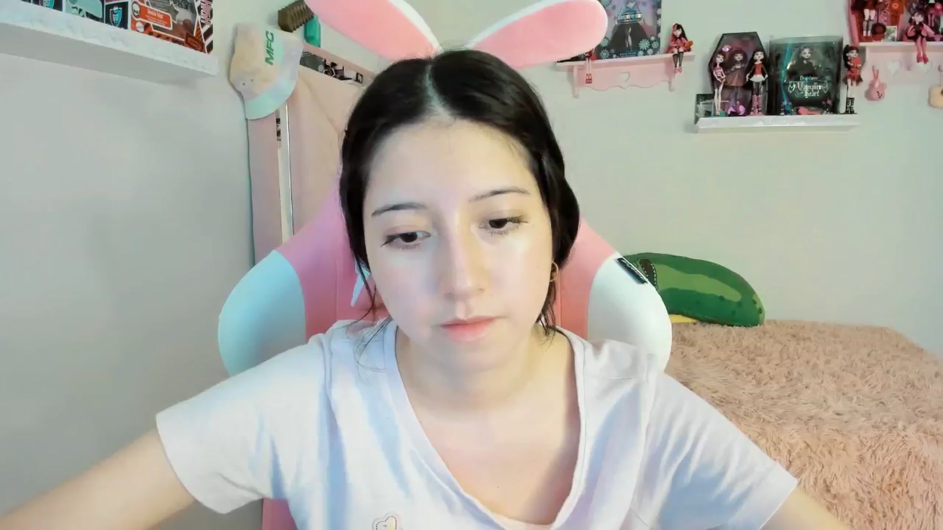 Gallery image thumbnail from Cherrycute666's myfreecams stream on, 01/10/2025, 23:34 image 18 of 20