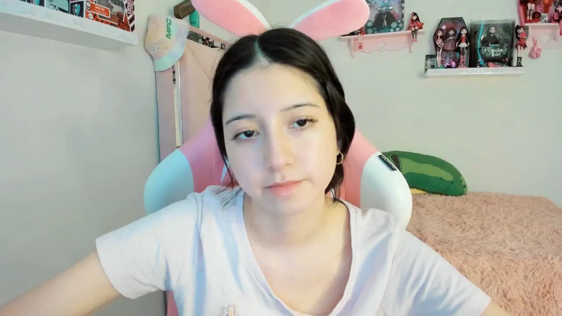 Gallery image thumbnail from Cherrycute666's myfreecams stream on, 01/10/2025, 23:34 image 14 of 20