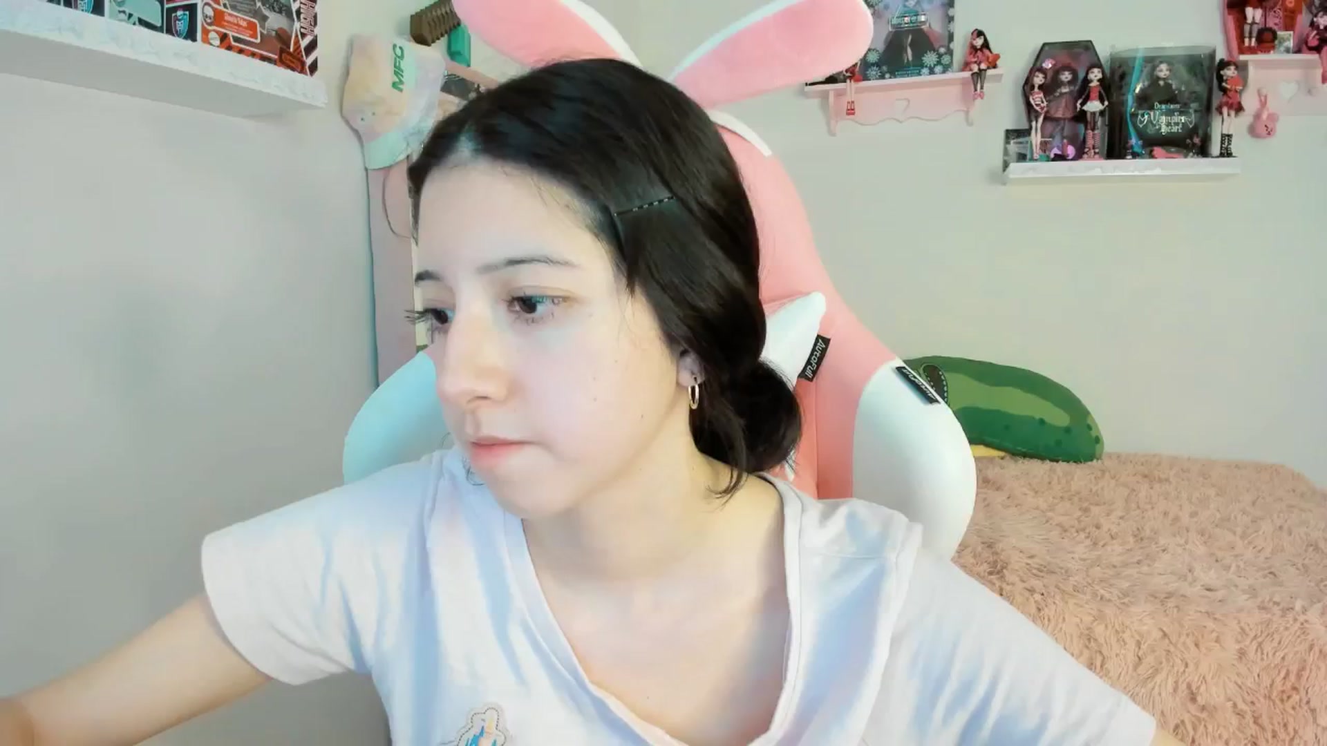 Gallery image thumbnail from Cherrycute666's myfreecams stream on, 01/10/2025, 23:34 image 15 of 20