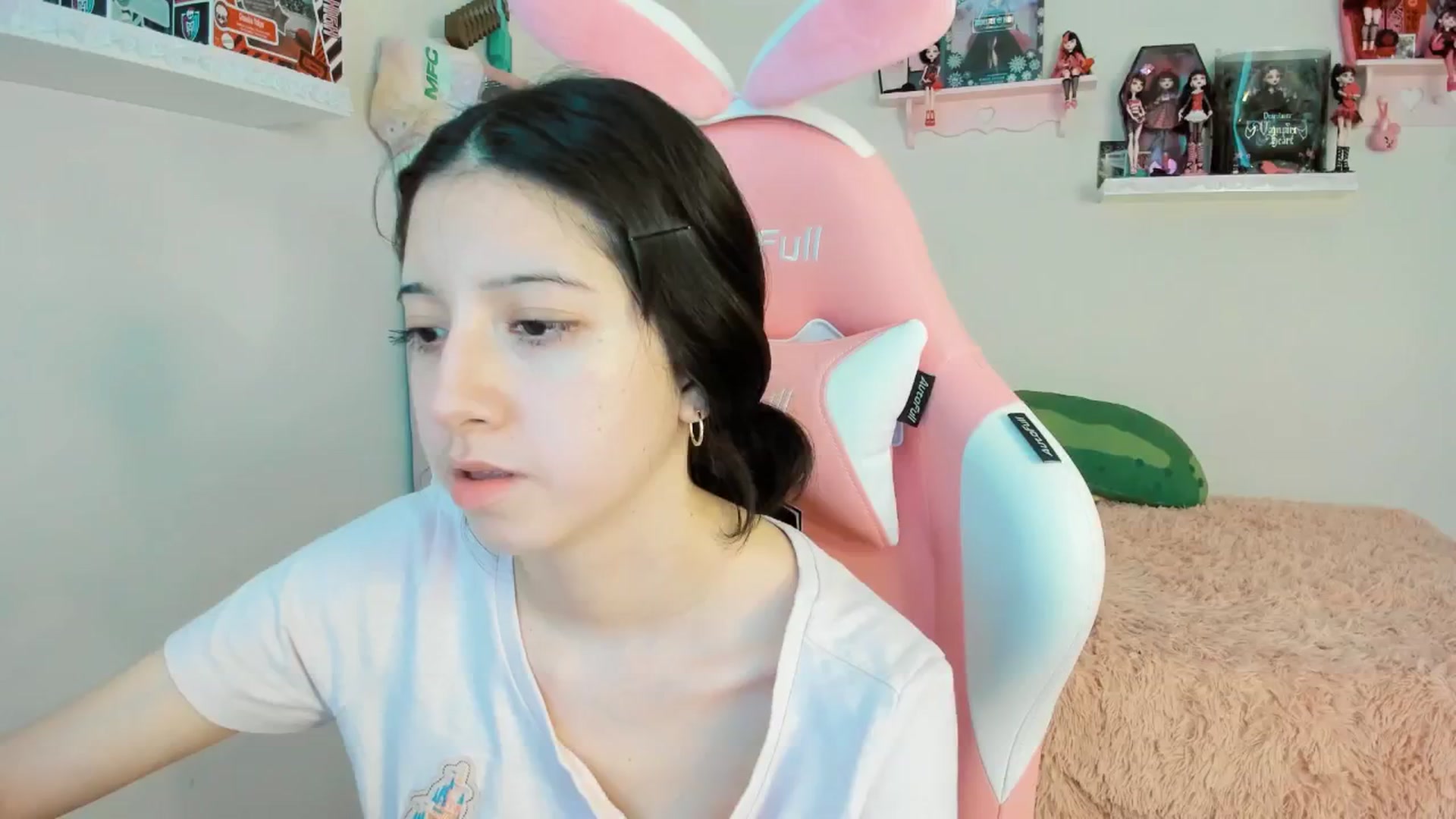 Gallery image thumbnail from Cherrycute666's myfreecams stream on, 01/10/2025, 23:34 image 6 of 20
