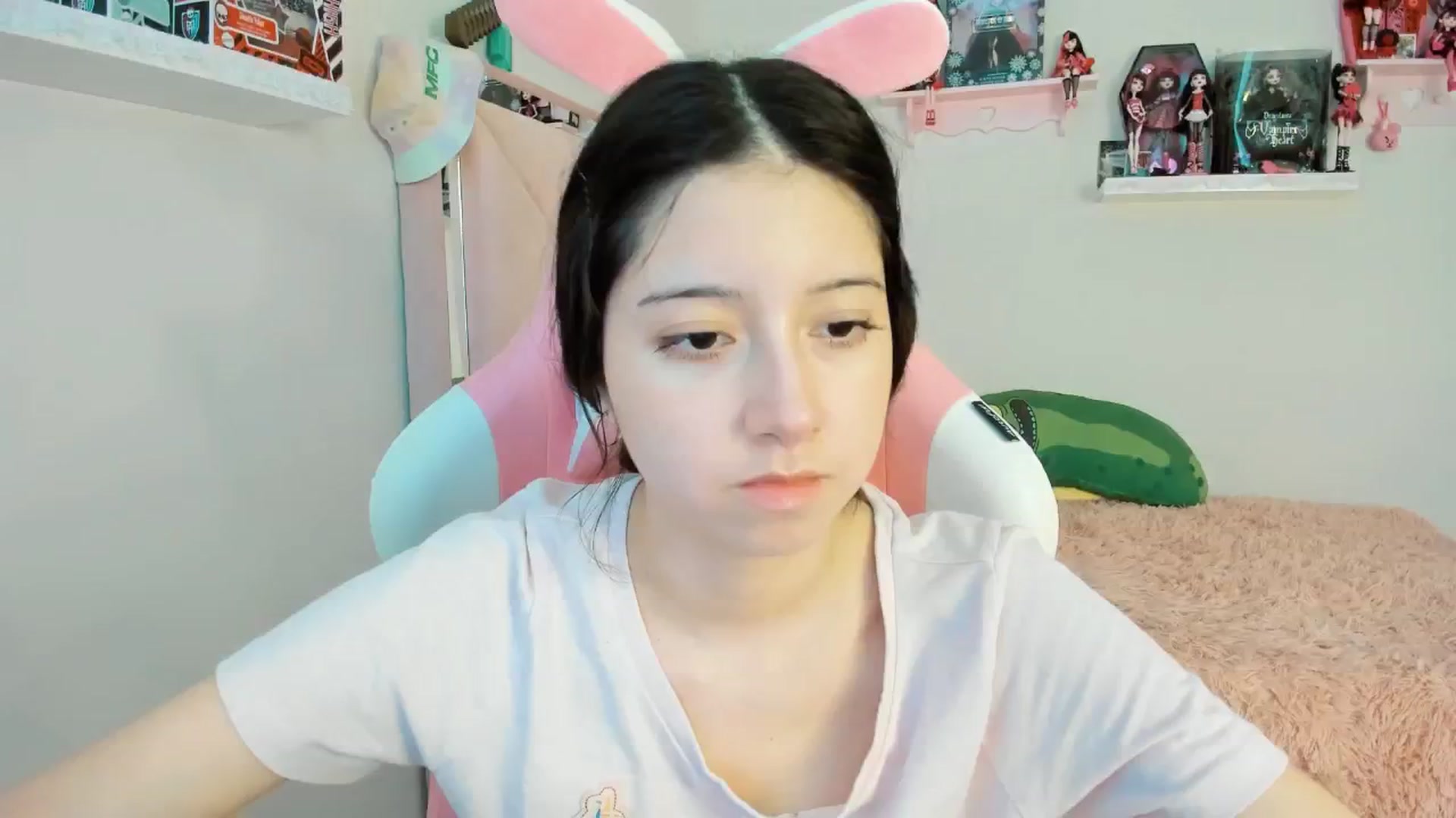 Gallery image thumbnail from Cherrycute666's myfreecams stream on, 01/10/2025, 23:34 image 3 of 20