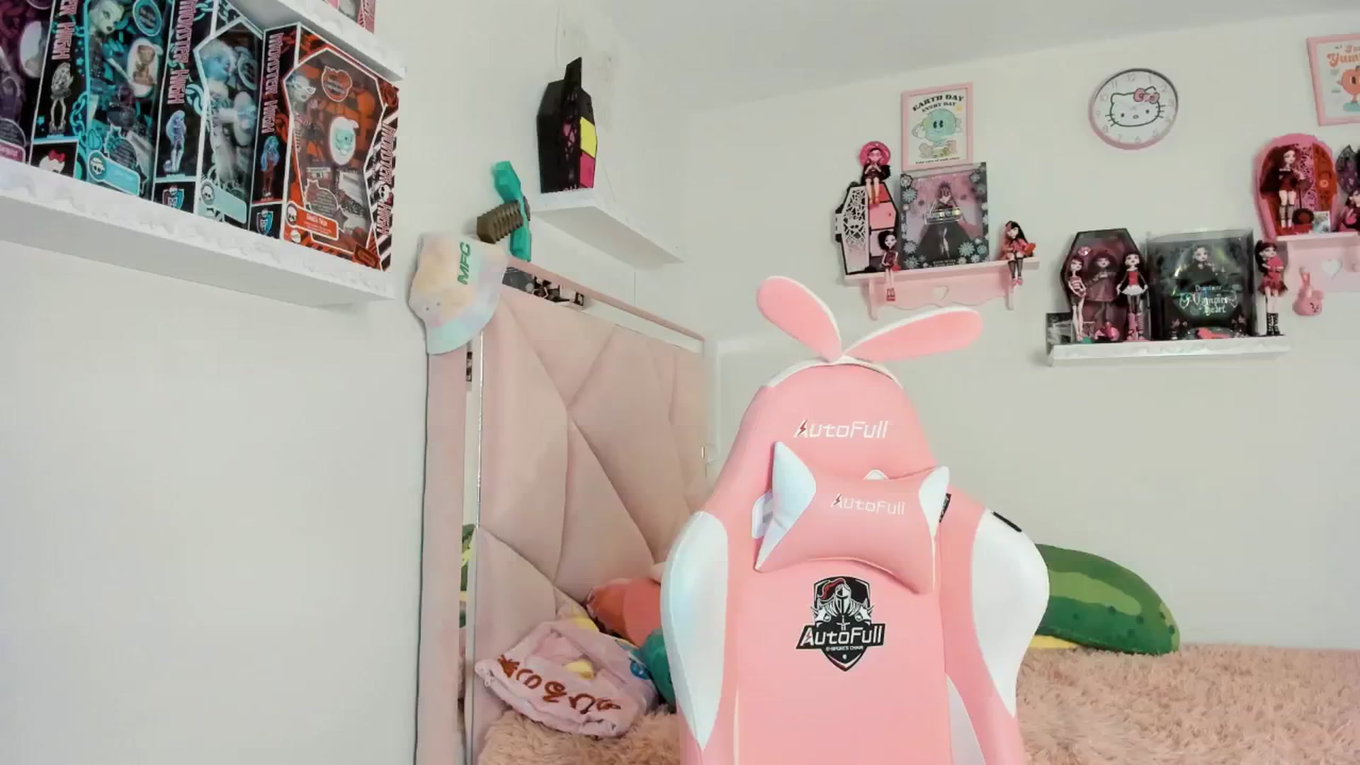 Gallery image thumbnail from Cherrycute666's myfreecams stream on, 01/11/2025, 02:08 image 10 of 20