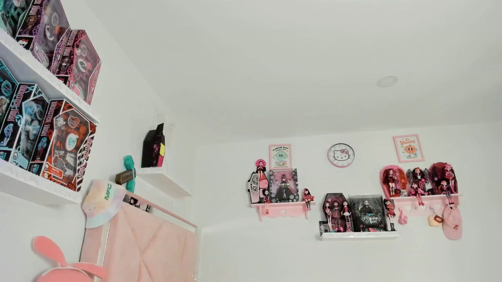 Gallery image thumbnail from Cherrycute666's myfreecams stream on, 01/11/2025, 10:04 image 7 of 20