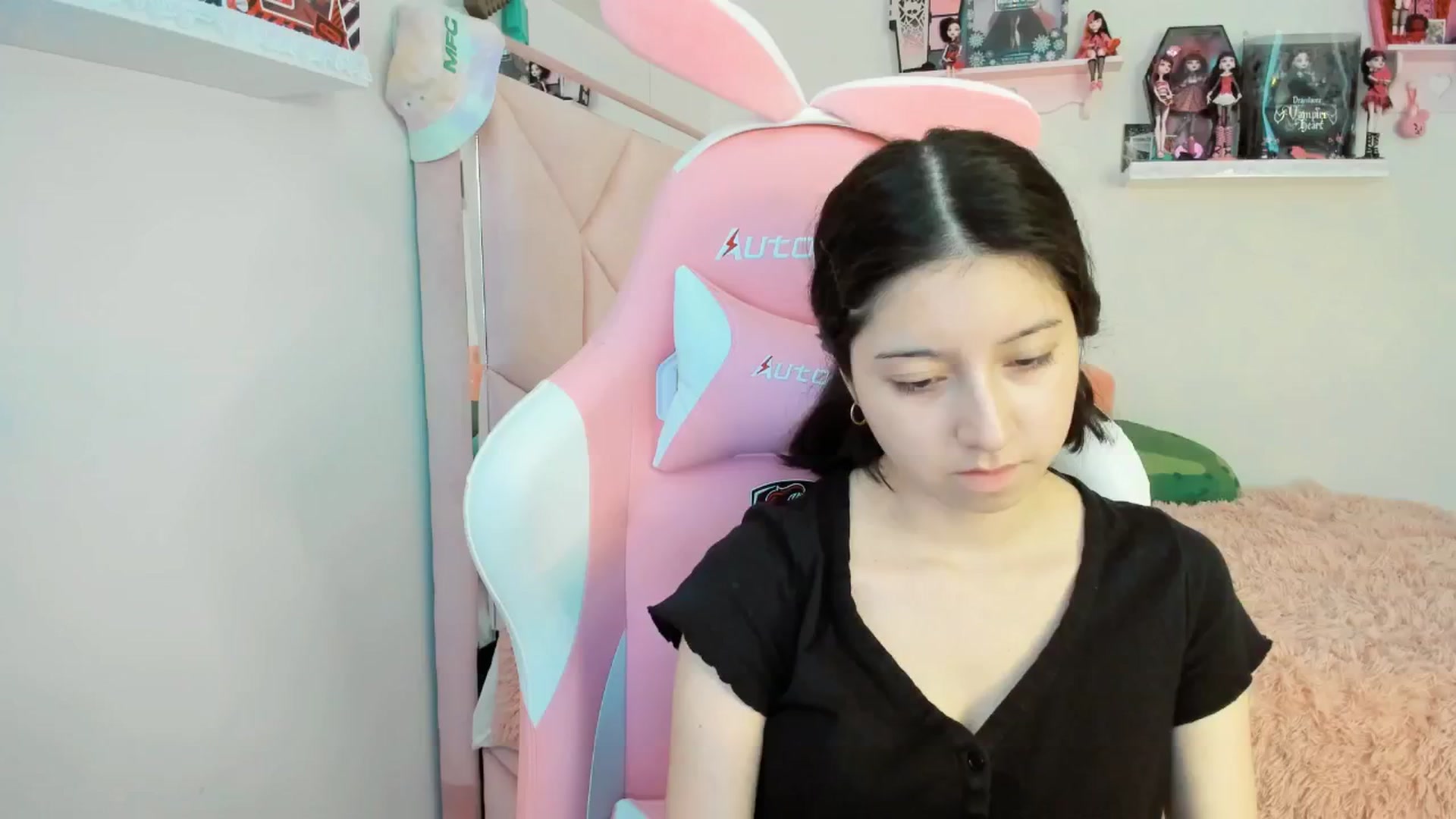 Gallery image thumbnail from Cherrycute666's myfreecams stream on, 01/11/2025, 23:00 image 20 of 20