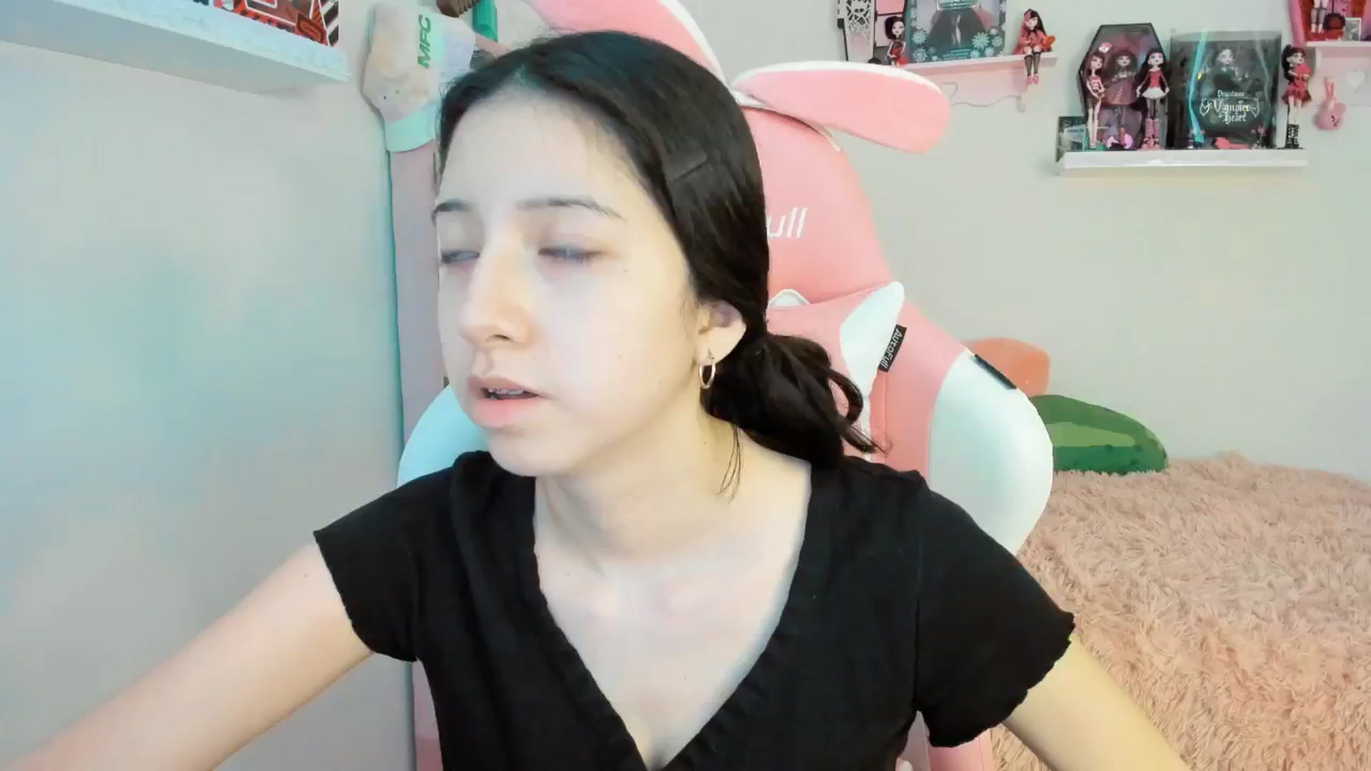 Gallery image thumbnail from Cherrycute666's myfreecams stream on, 01/11/2025, 23:00 image 18 of 20