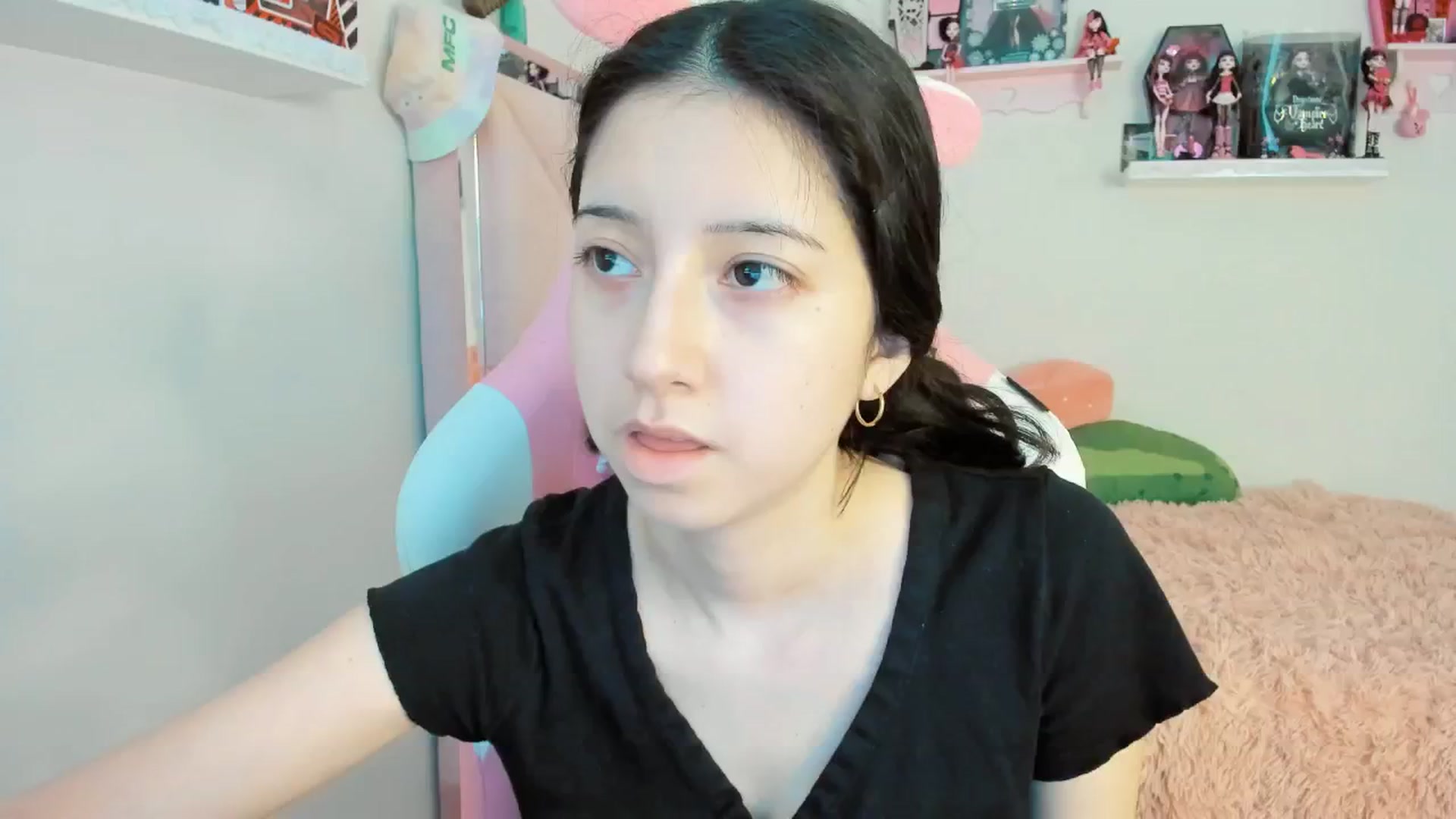 Gallery image thumbnail from Cherrycute666's myfreecams stream on, 01/11/2025, 23:00 image 13 of 20
