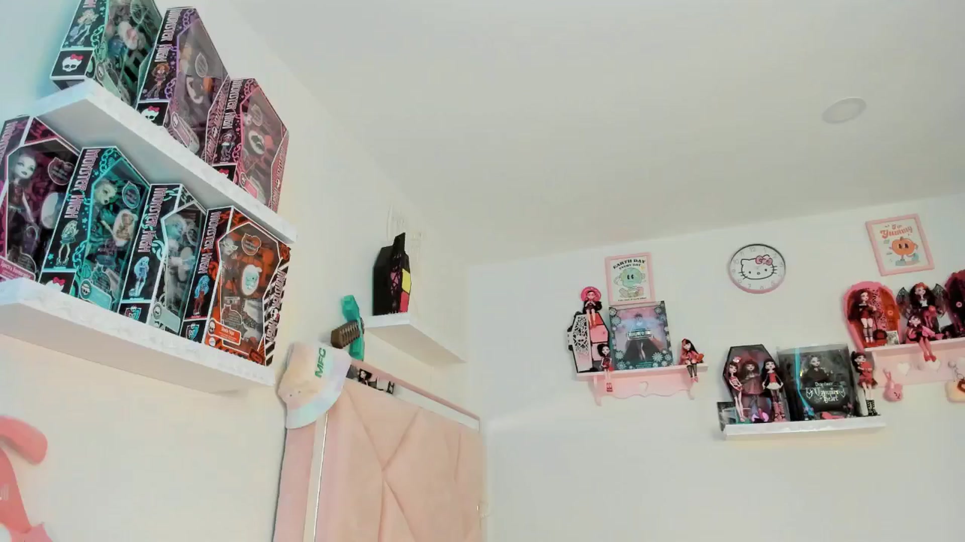 Gallery image thumbnail from Cherrycute666's myfreecams stream on, 01/11/2025, 23:00 image 2 of 20