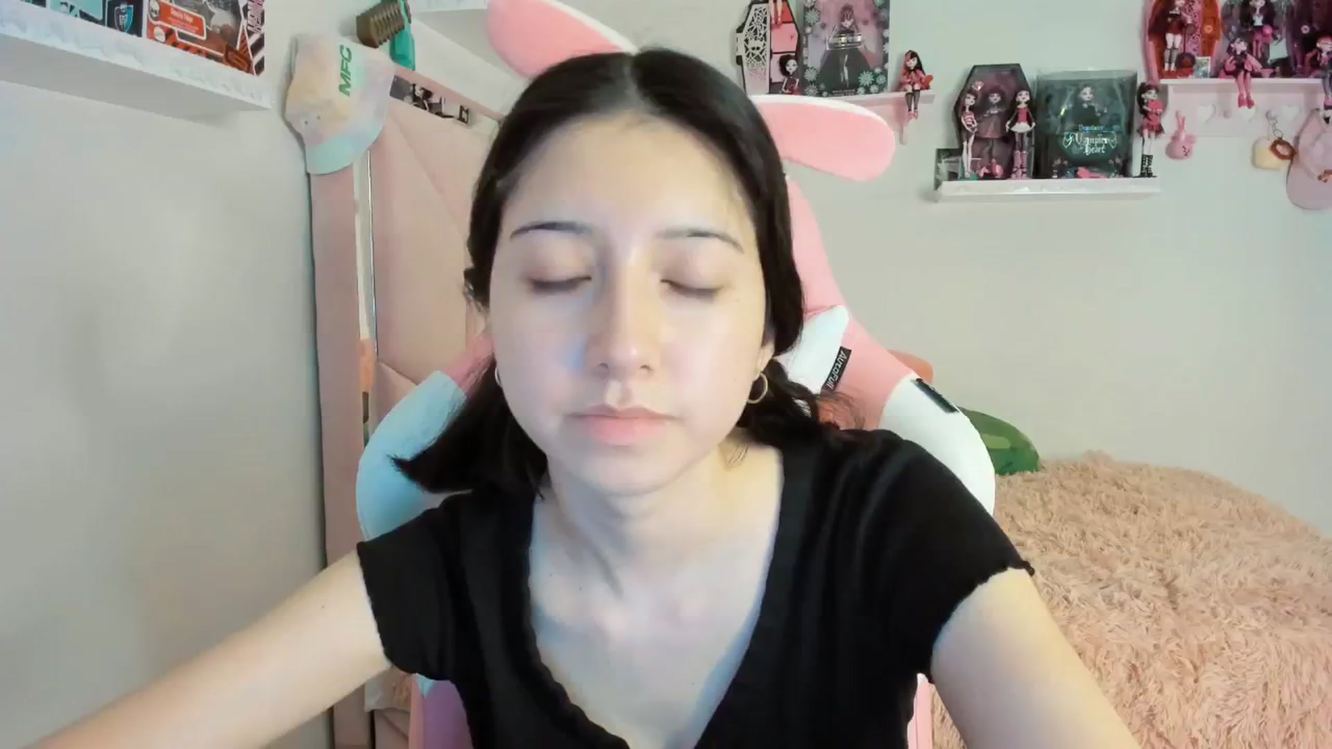 Gallery image thumbnail from Cherrycute666's myfreecams stream on, 01/12/2025, 06:08 image 8 of 20