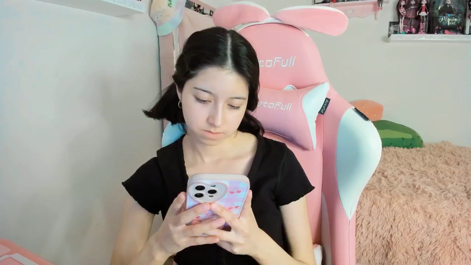 Gallery image thumbnail from Cherrycute666's myfreecams stream on, 01/12/2025, 06:08 image 15 of 20