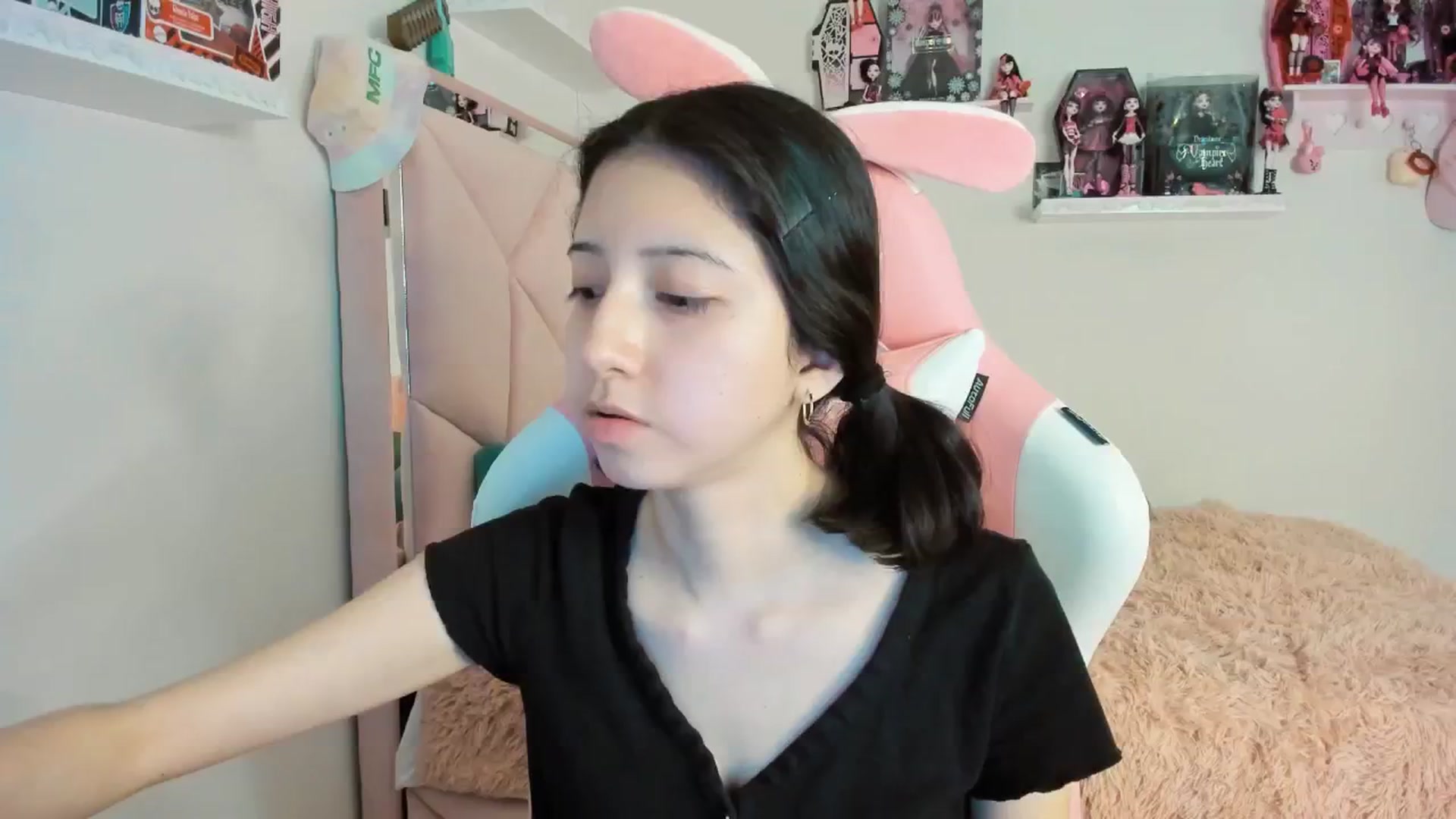 Gallery image thumbnail from Cherrycute666's myfreecams stream on, 01/12/2025, 06:08 image 6 of 20