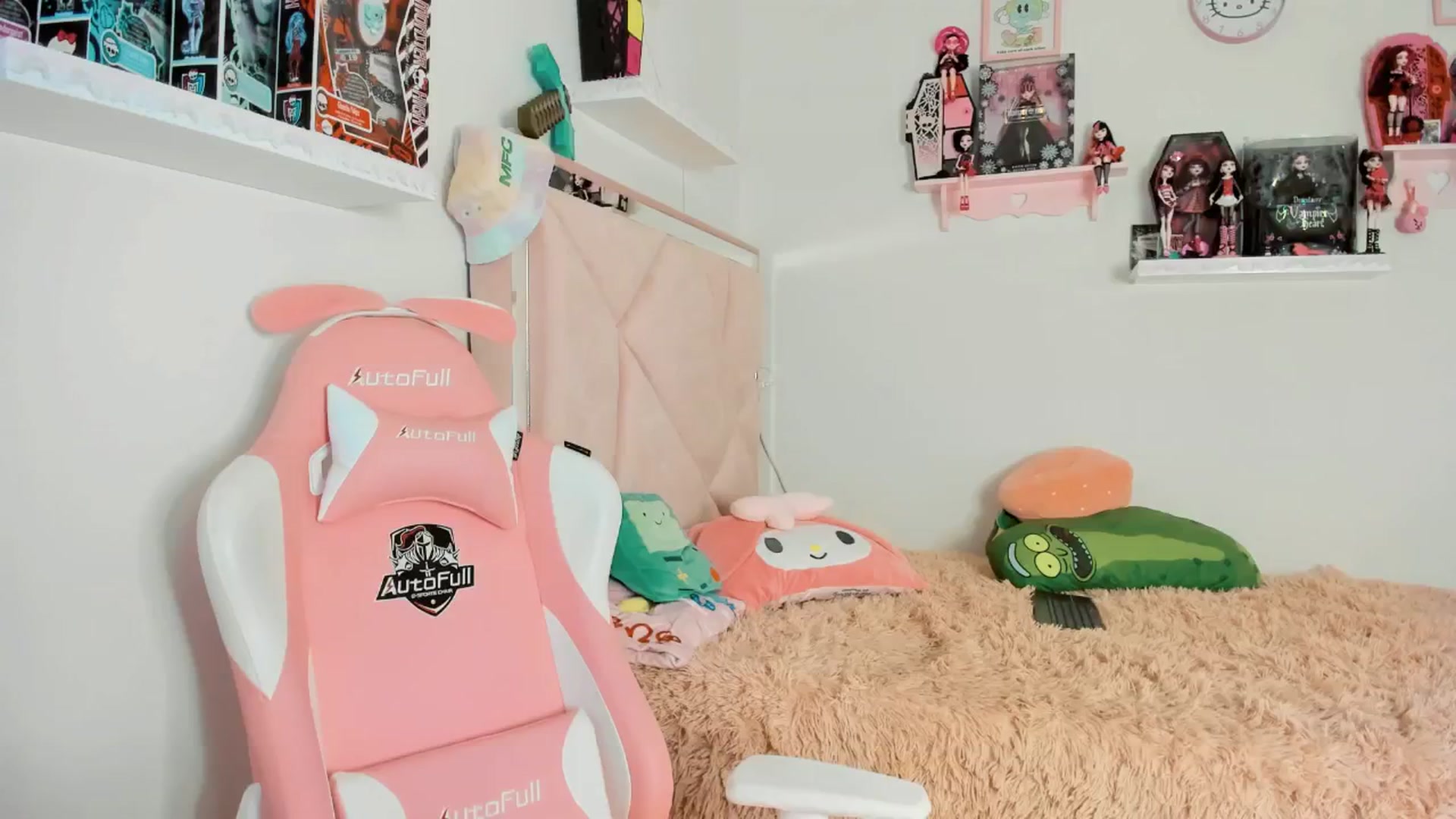 Gallery image thumbnail from Cherrycute666's myfreecams stream on, 01/12/2025, 06:08 image 13 of 20