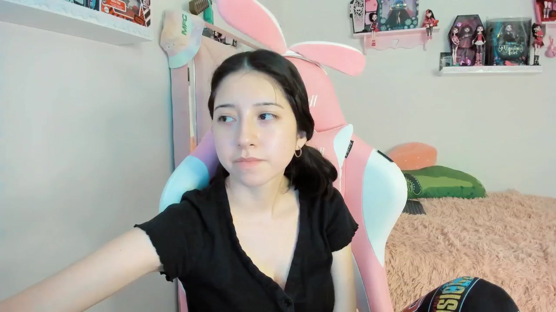 Gallery image thumbnail from Cherrycute666's myfreecams stream on, 01/12/2025, 06:41 image 1 of 20