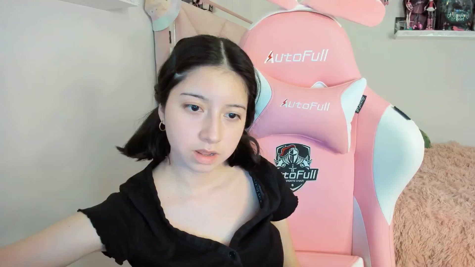 Gallery image thumbnail from Cherrycute666's myfreecams stream on, 01/12/2025, 06:41 image 3 of 20