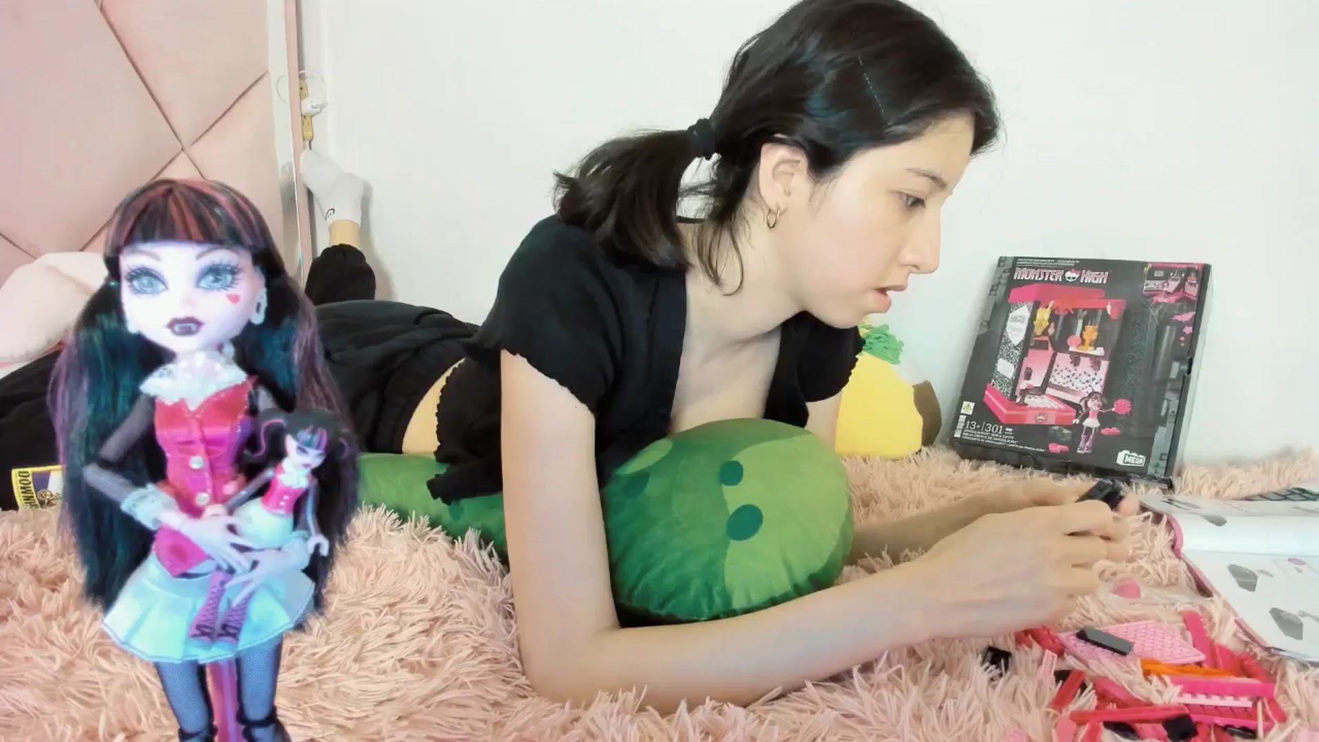Gallery image thumbnail from Cherrycute666's myfreecams stream on, 01/12/2025, 06:41 image 16 of 20