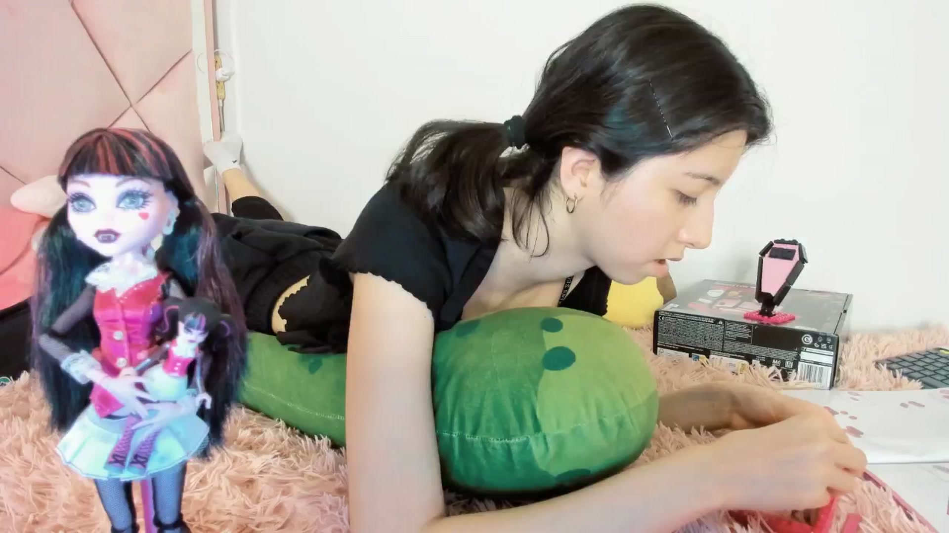 Gallery image thumbnail from Cherrycute666's myfreecams stream on, 01/12/2025, 06:41 image 17 of 20