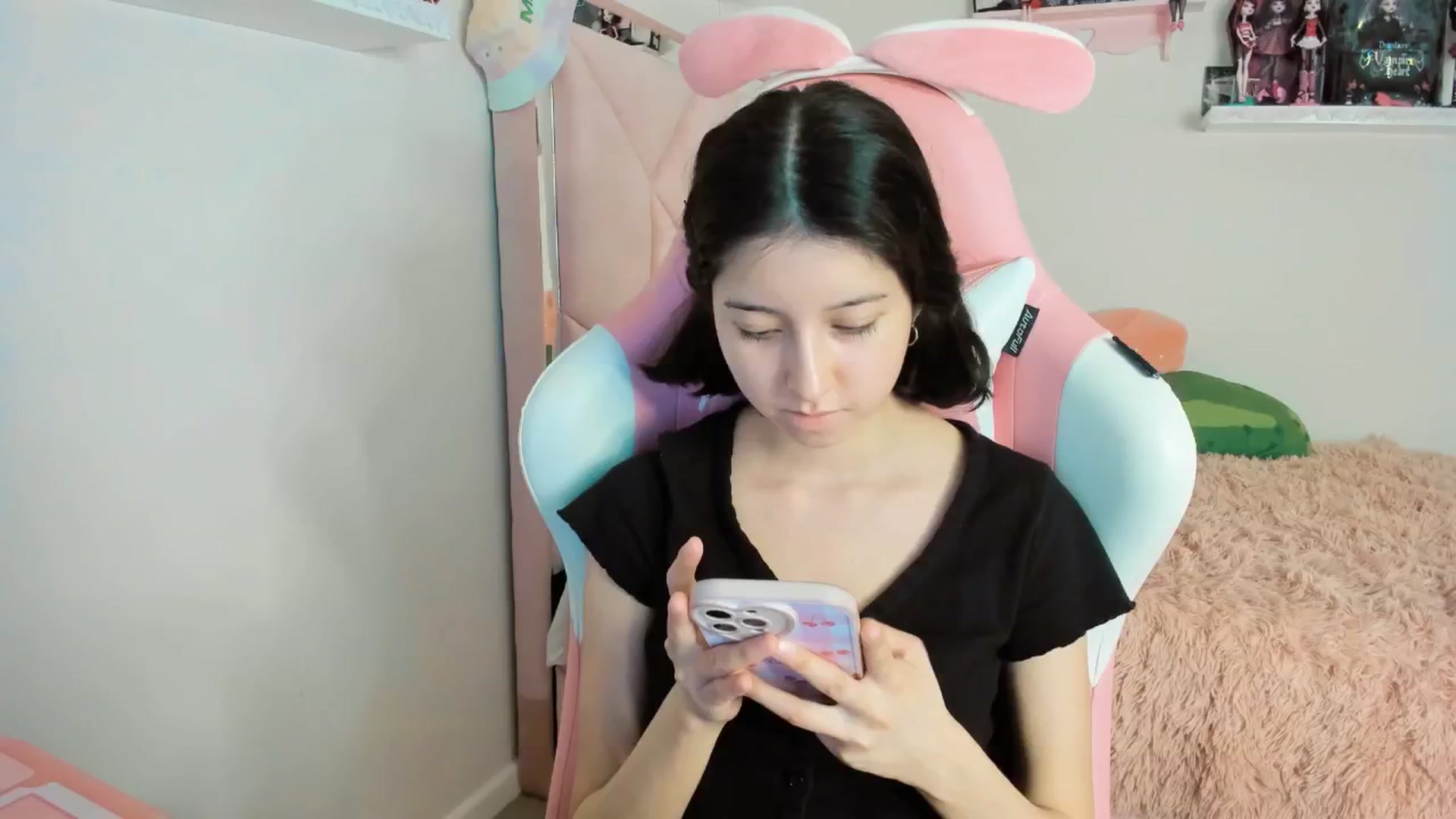 Gallery image thumbnail from Cherrycute666's myfreecams stream on, 01/12/2025, 06:41 image 13 of 20