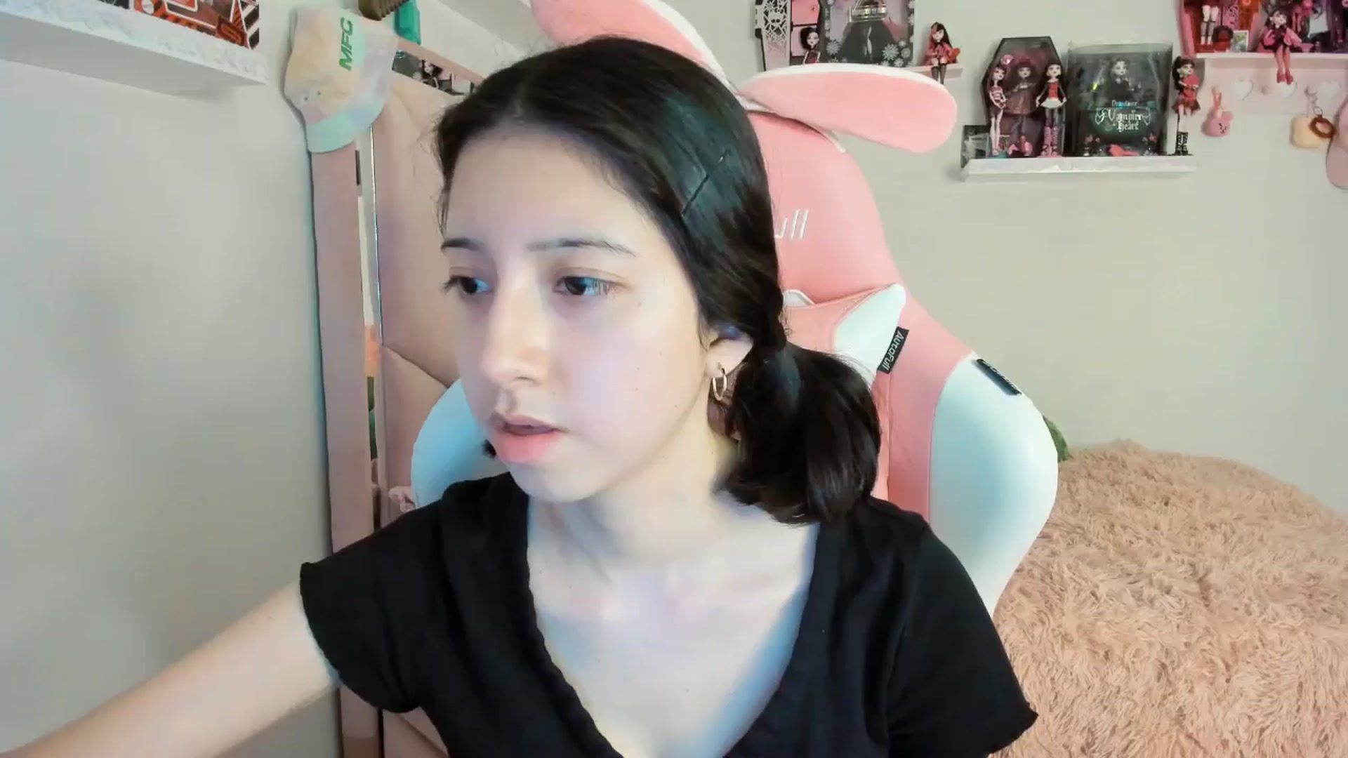 Gallery image thumbnail from Cherrycute666's myfreecams stream on, 01/12/2025, 06:41 image 5 of 20