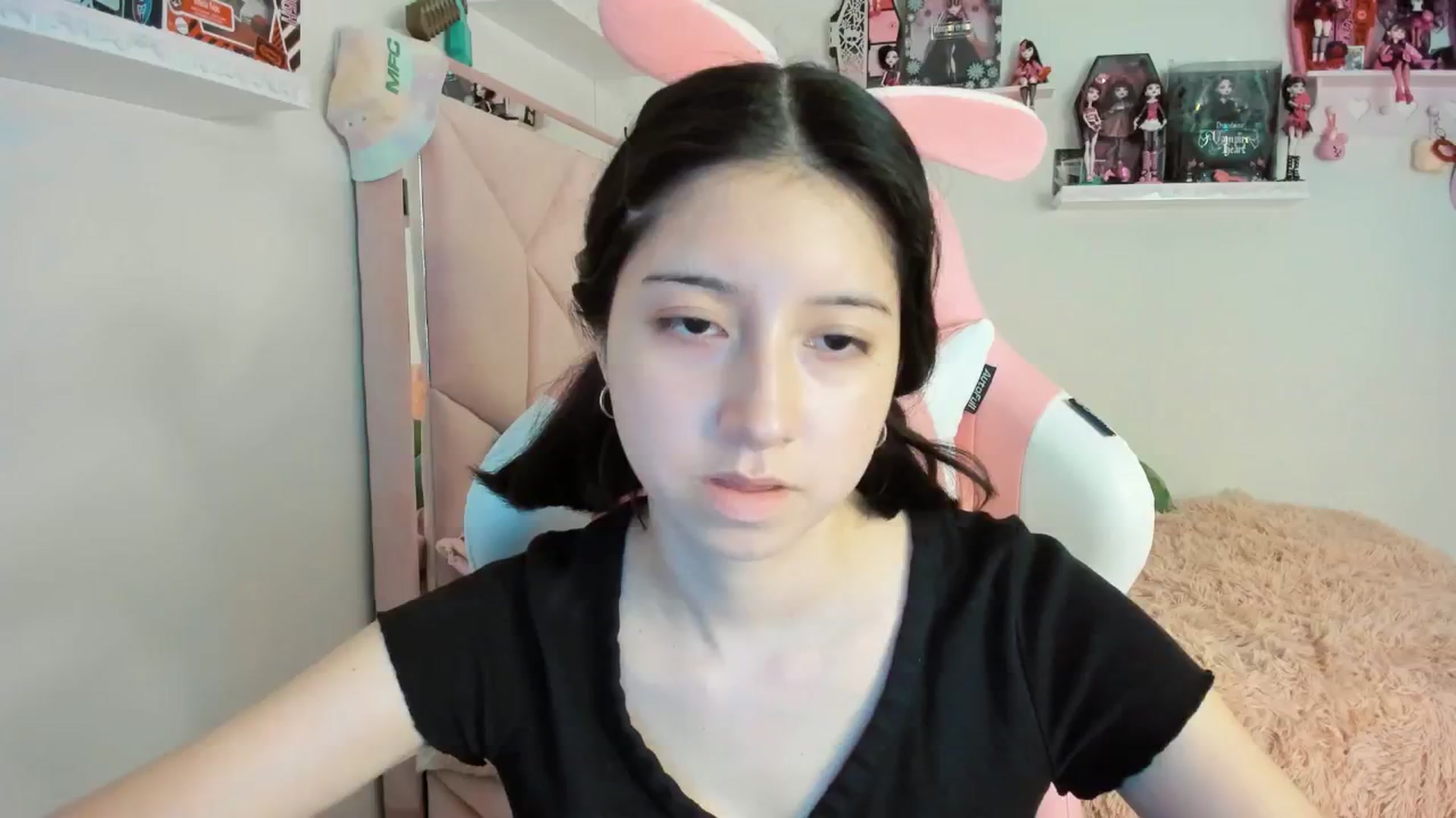 Gallery image thumbnail from Cherrycute666's myfreecams stream on, 01/12/2025, 06:41 image 6 of 20