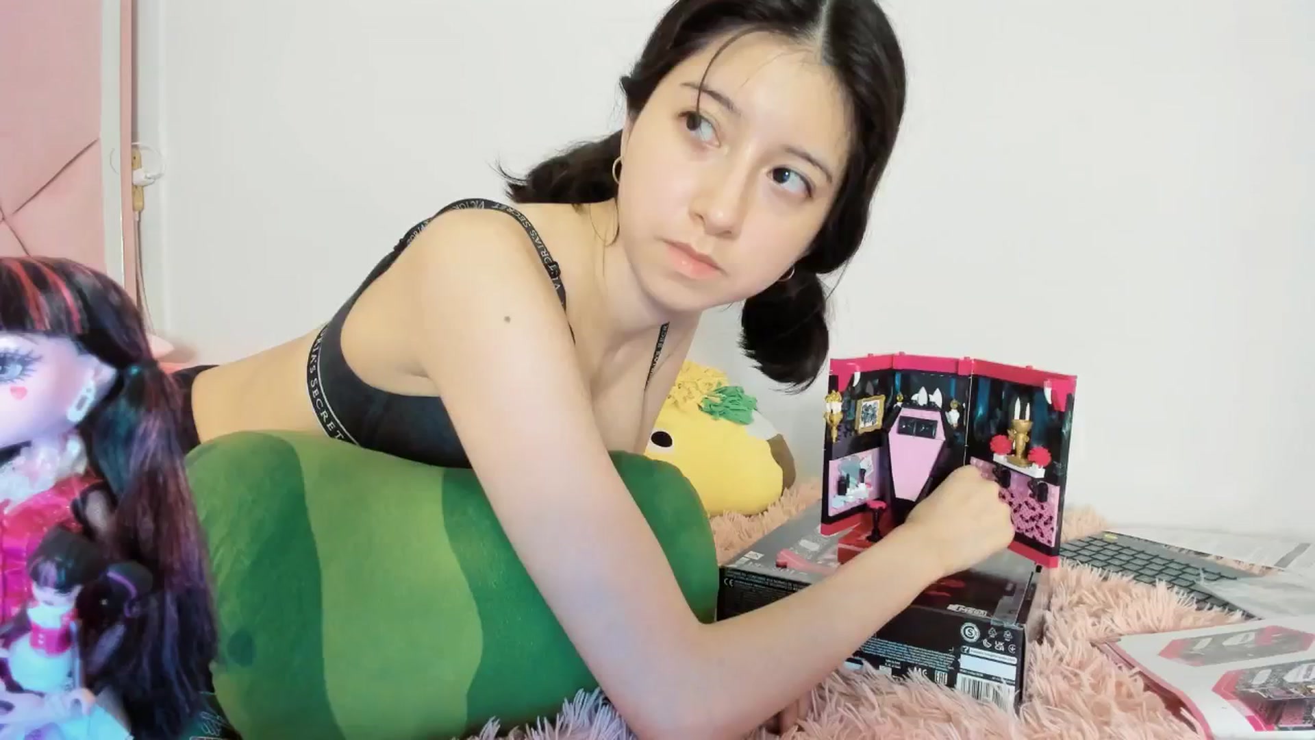 Gallery image thumbnail from Cherrycute666's myfreecams stream on, 01/12/2025, 08:01 image 18 of 20