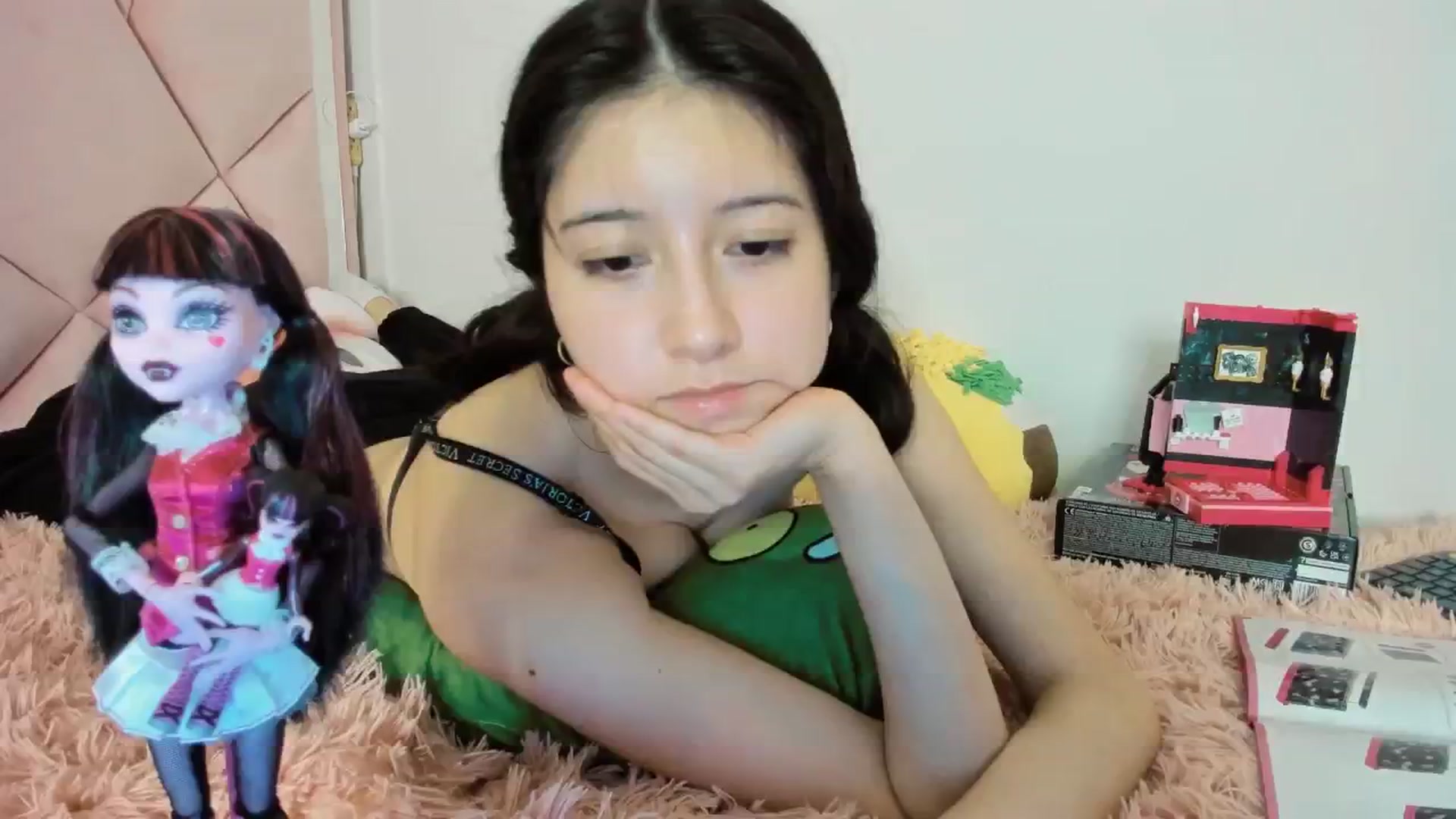 Gallery image thumbnail from Cherrycute666's myfreecams stream on, 01/12/2025, 08:01 image 1 of 20