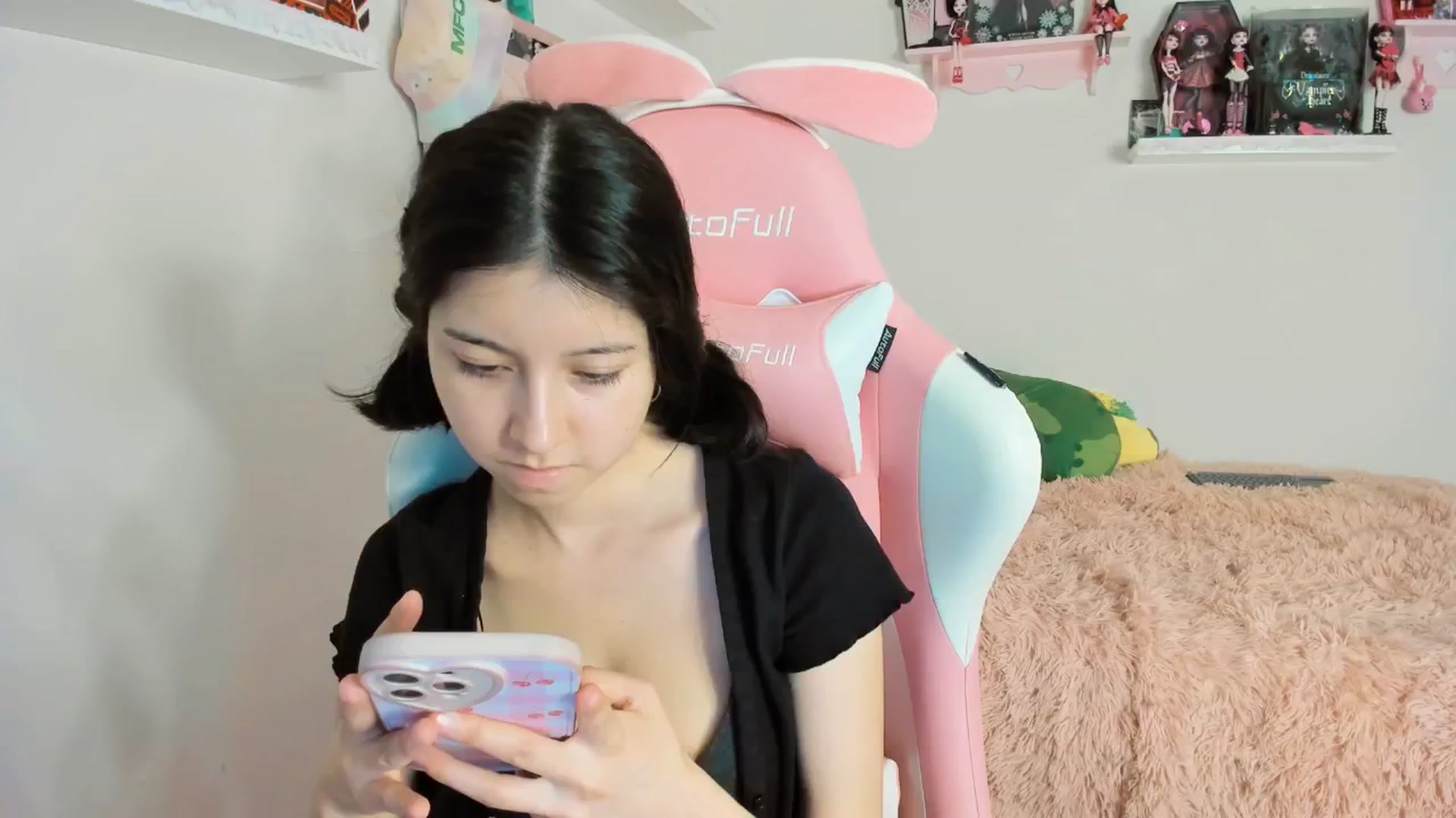 Gallery image thumbnail from Cherrycute666's myfreecams stream on, 01/12/2025, 10:51 image 2 of 20