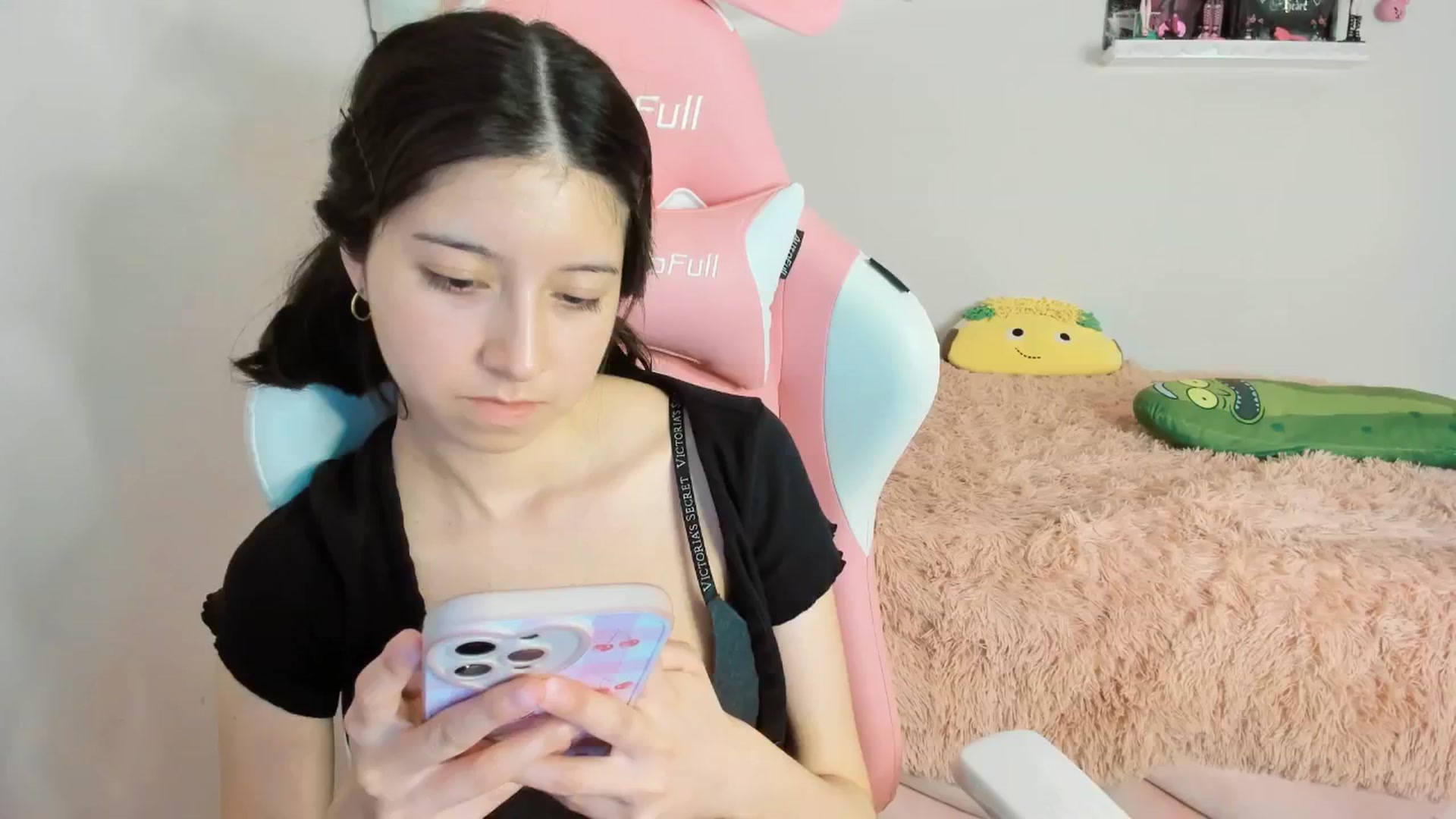 Gallery image thumbnail from Cherrycute666's myfreecams stream on, 01/12/2025, 10:51 image 19 of 20