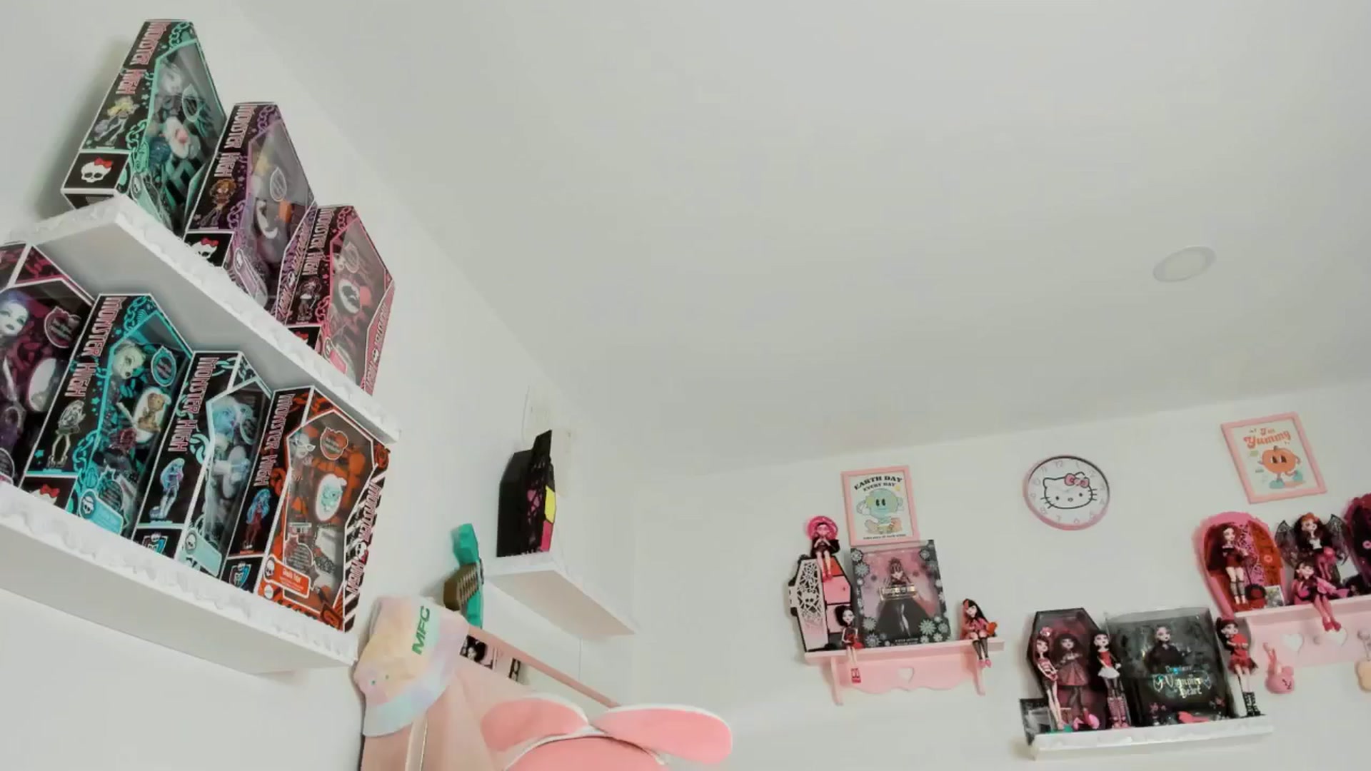 Gallery image thumbnail from Cherrycute666's myfreecams stream on, 01/12/2025, 11:55 image 17 of 20