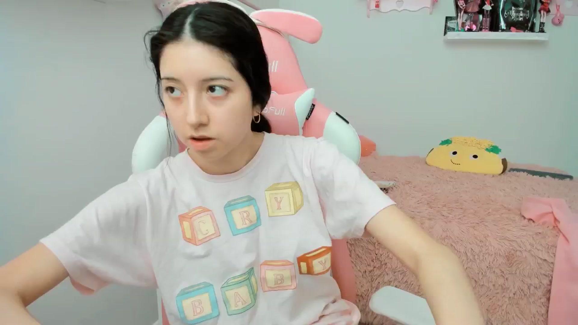 Gallery image thumbnail from Cherrycute666's myfreecams stream on, 01/13/2025, 20:31 image 19 of 20