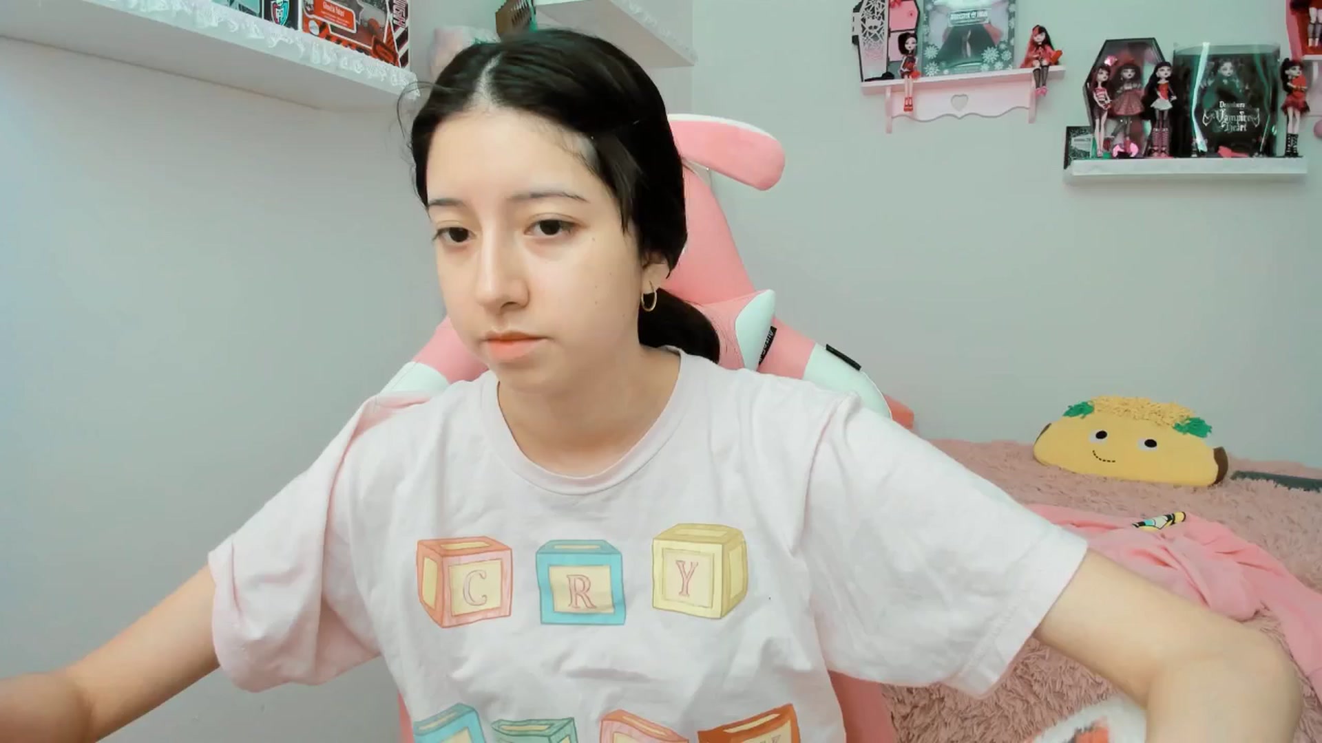 Gallery image thumbnail from Cherrycute666's myfreecams stream on, 01/13/2025, 20:31 image 8 of 20