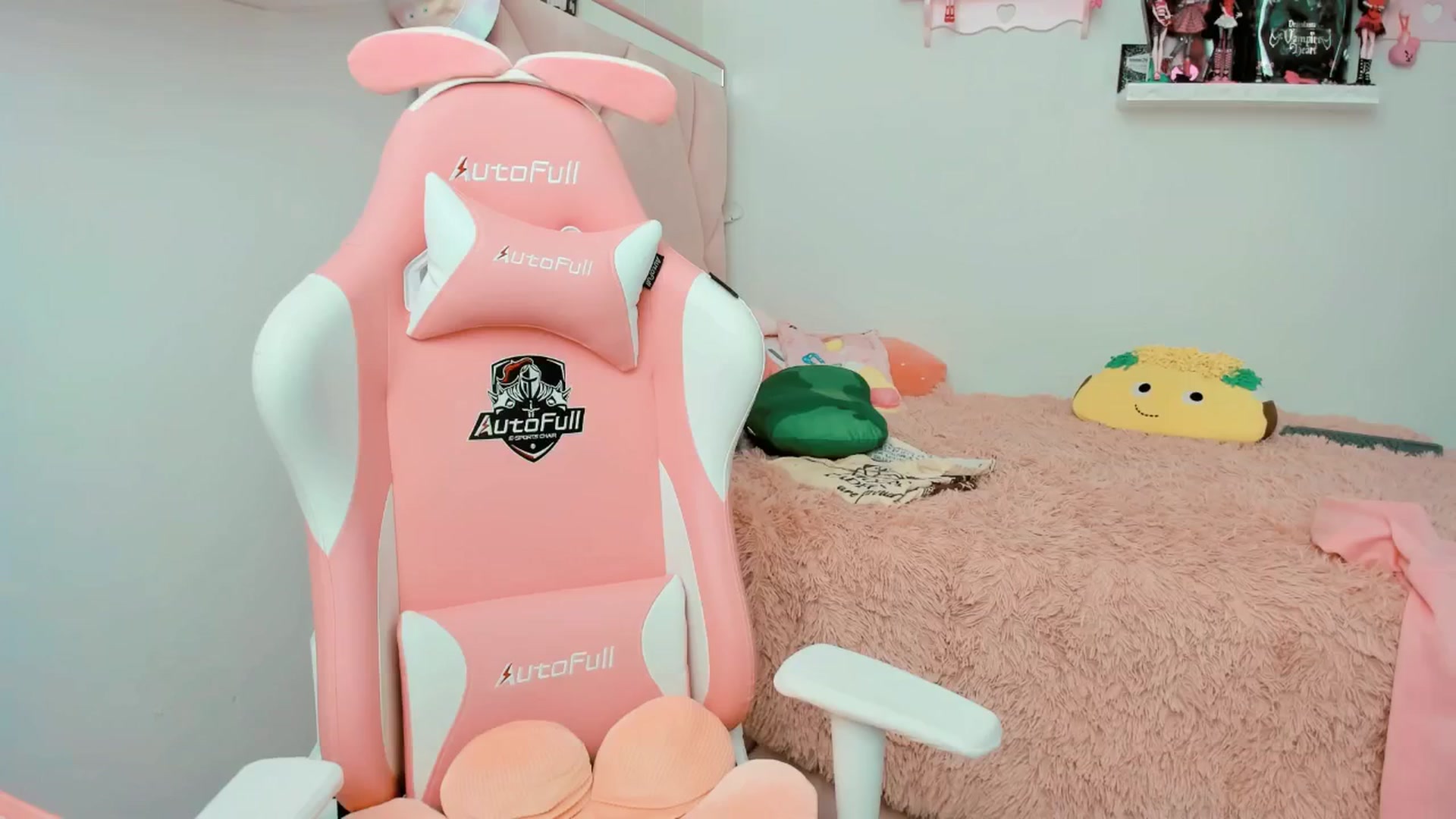 Gallery image thumbnail from Cherrycute666's myfreecams stream on, 01/13/2025, 20:31 image 20 of 20