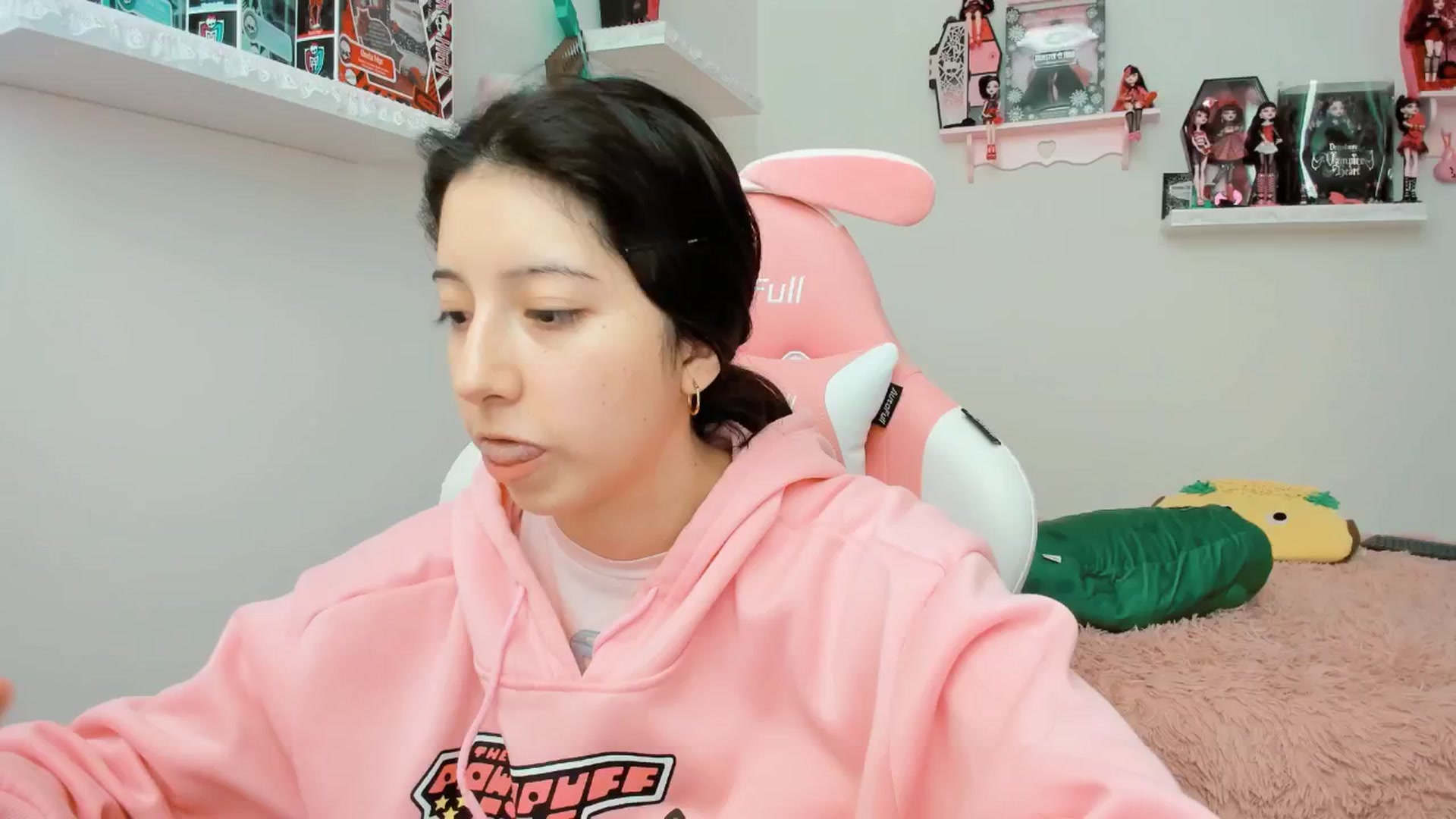 Gallery image thumbnail from Cherrycute666's myfreecams stream on, 01/13/2025, 22:32 image 1 of 20