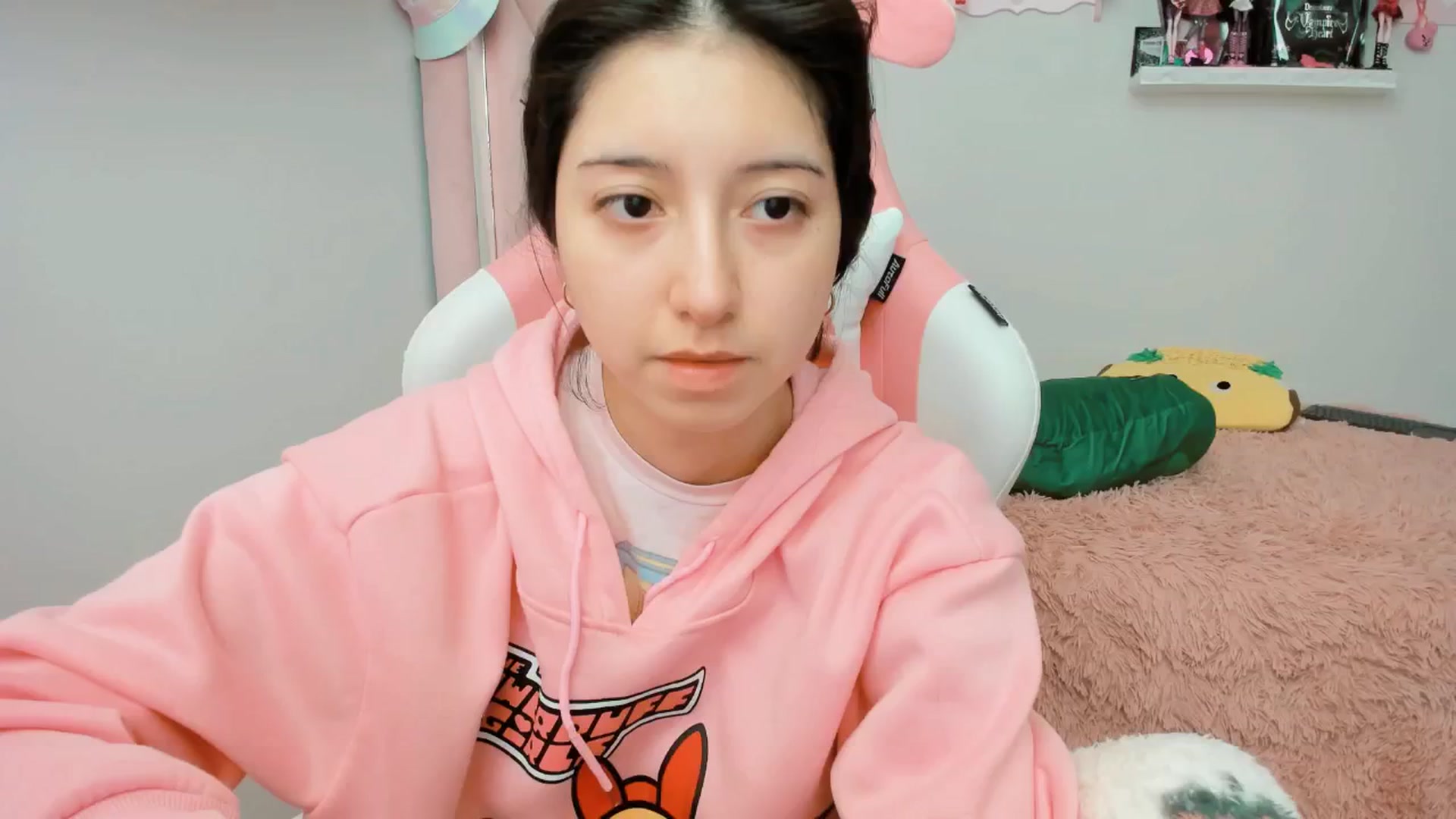 Gallery image thumbnail from Cherrycute666's myfreecams stream on, 01/13/2025, 22:32 image 8 of 20