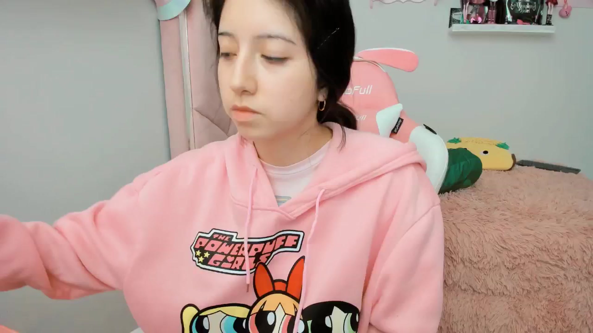 Gallery image thumbnail from Cherrycute666's myfreecams stream on, 01/13/2025, 22:32 image 20 of 20
