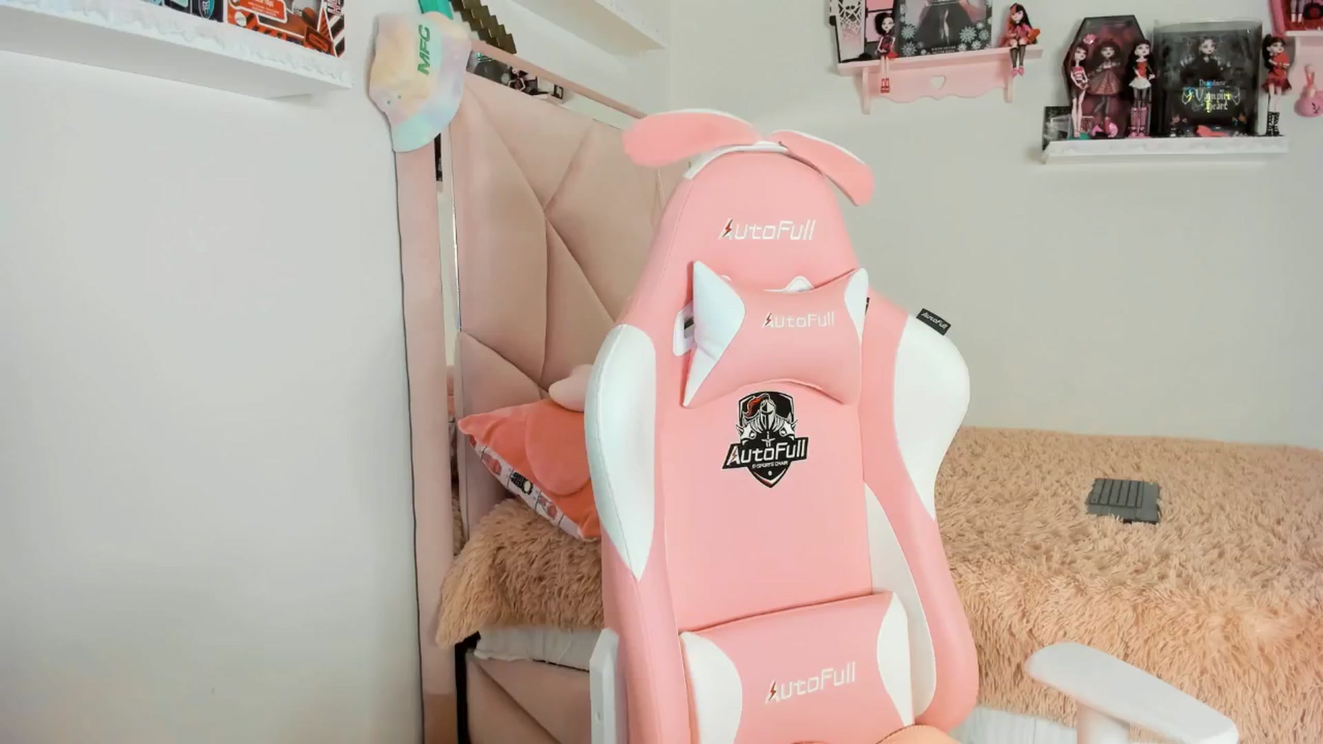 Gallery image thumbnail from Cherrycute666's myfreecams stream on, 01/14/2025, 07:07 image 5 of 20