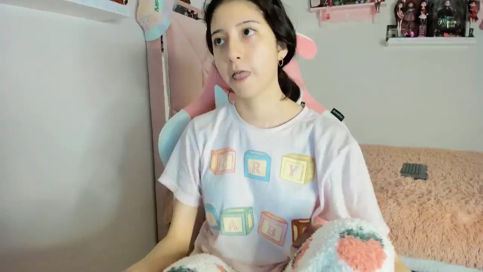 Gallery image thumbnail from Cherrycute666's myfreecams stream on, 01/14/2025, 07:07 image 11 of 20