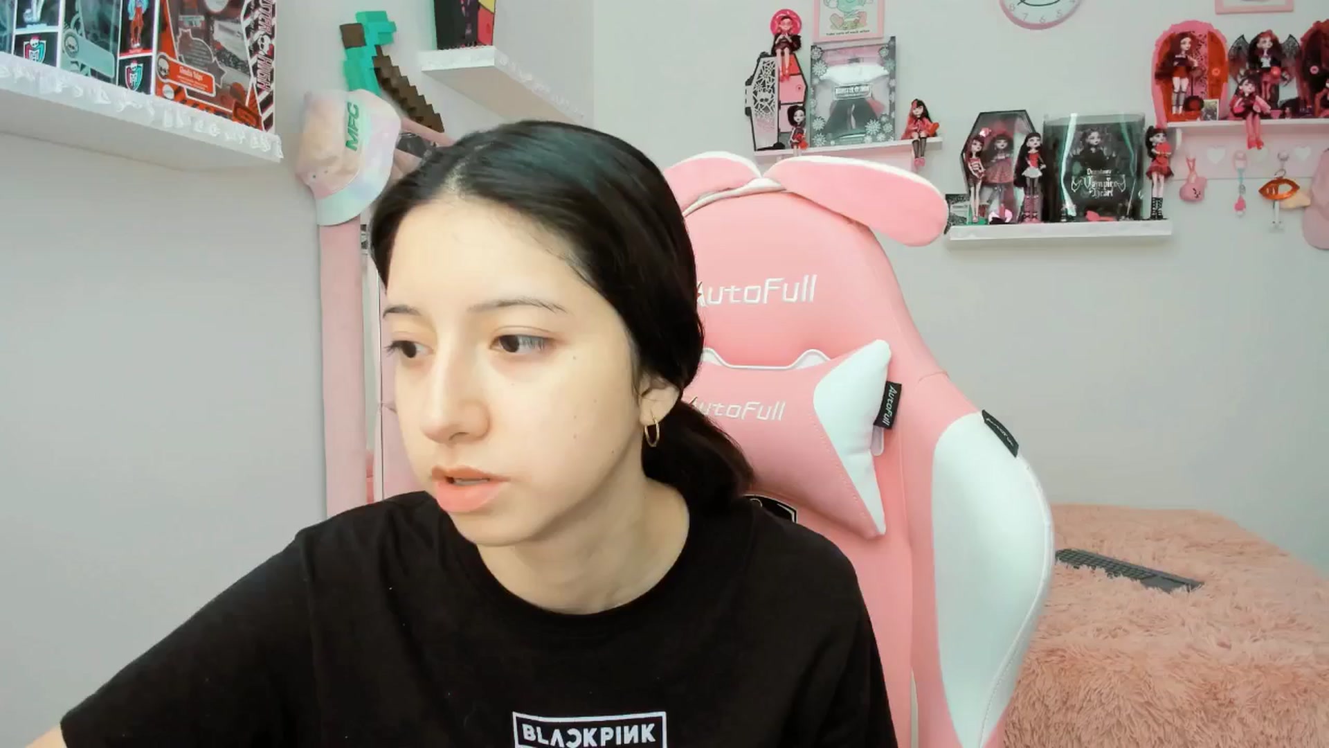 Gallery image thumbnail from Cherrycute666's myfreecams stream on, 01/14/2025, 19:10 image 7 of 20