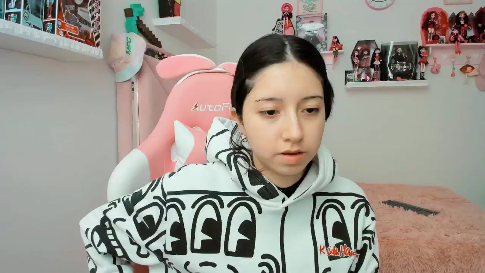 Gallery image thumbnail from Cherrycute666's myfreecams stream on, 01/14/2025, 19:10 image 18 of 20