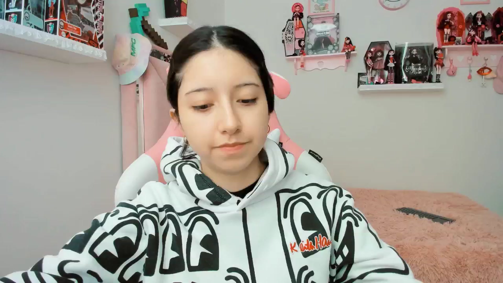 Gallery image thumbnail from Cherrycute666's myfreecams stream on, 01/14/2025, 19:10 image 20 of 20