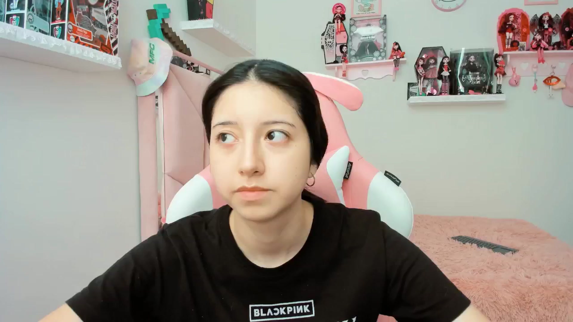 Gallery image thumbnail from Cherrycute666's myfreecams stream on, 01/14/2025, 19:10 image 11 of 20