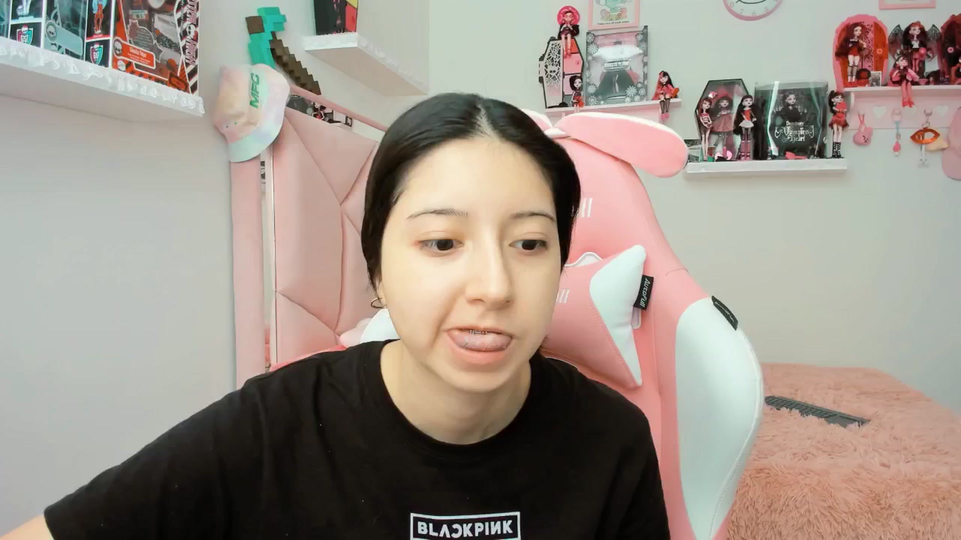 Gallery image thumbnail from Cherrycute666's myfreecams stream on, 01/14/2025, 19:10 image 8 of 20