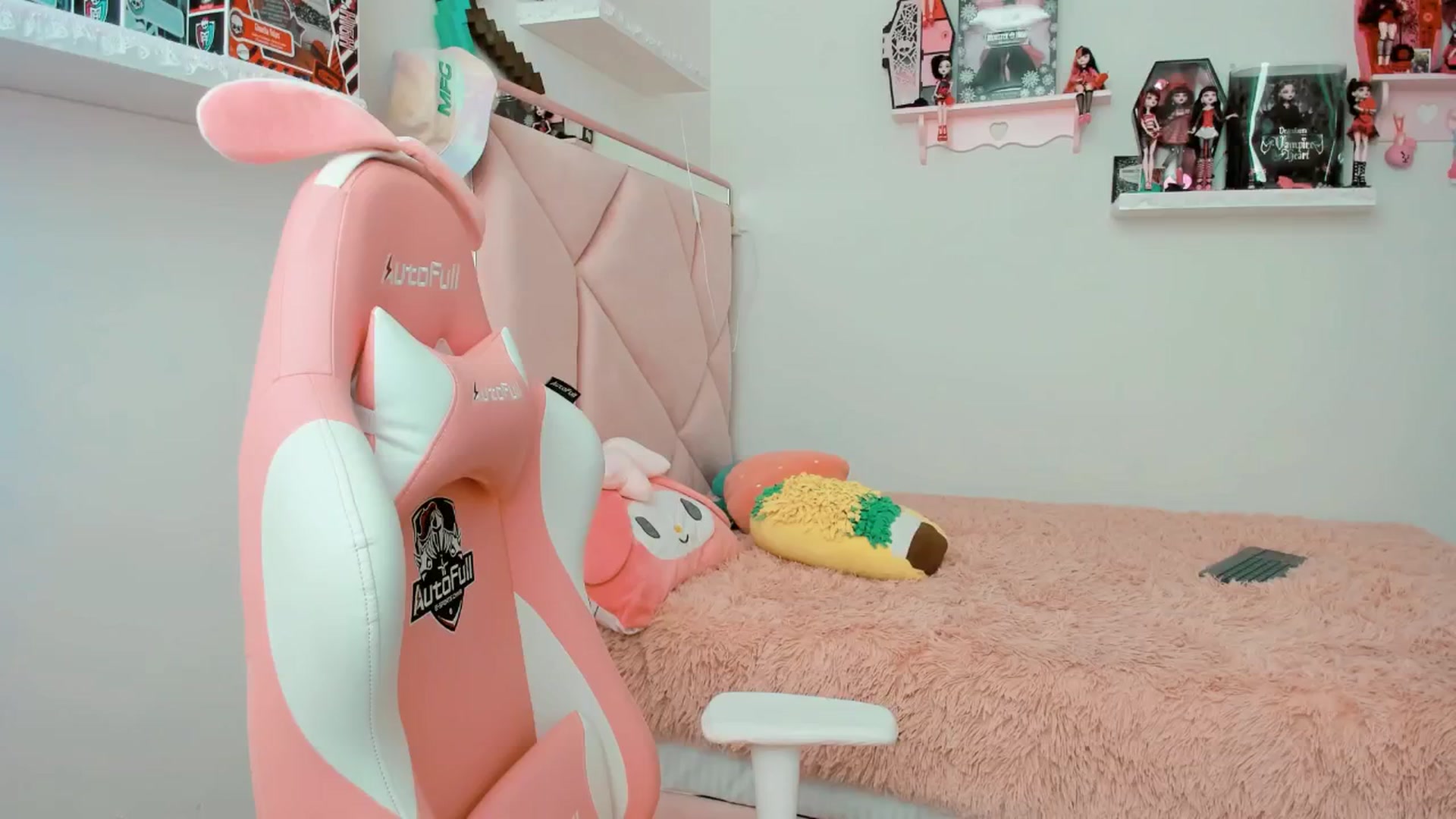 Gallery image thumbnail from Cherrycute666's myfreecams stream on, 01/14/2025, 21:48 image 9 of 20
