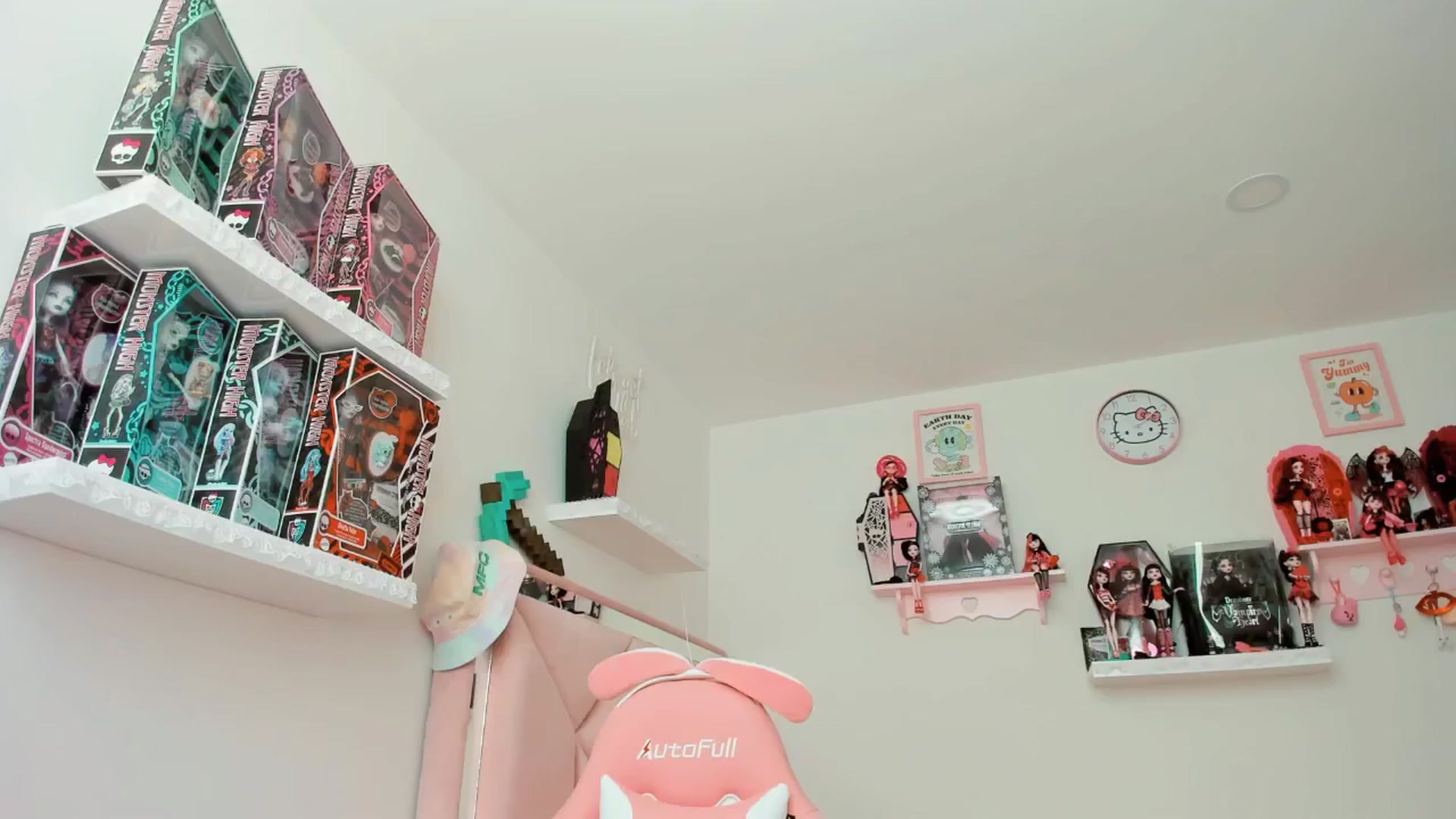 Gallery image thumbnail from Cherrycute666's myfreecams stream on, 01/14/2025, 21:48 image 19 of 20
