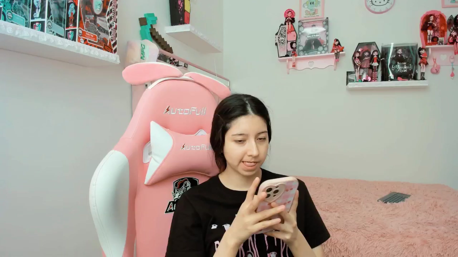 Gallery image thumbnail from Cherrycute666's myfreecams stream on, 01/14/2025, 21:48 image 5 of 20