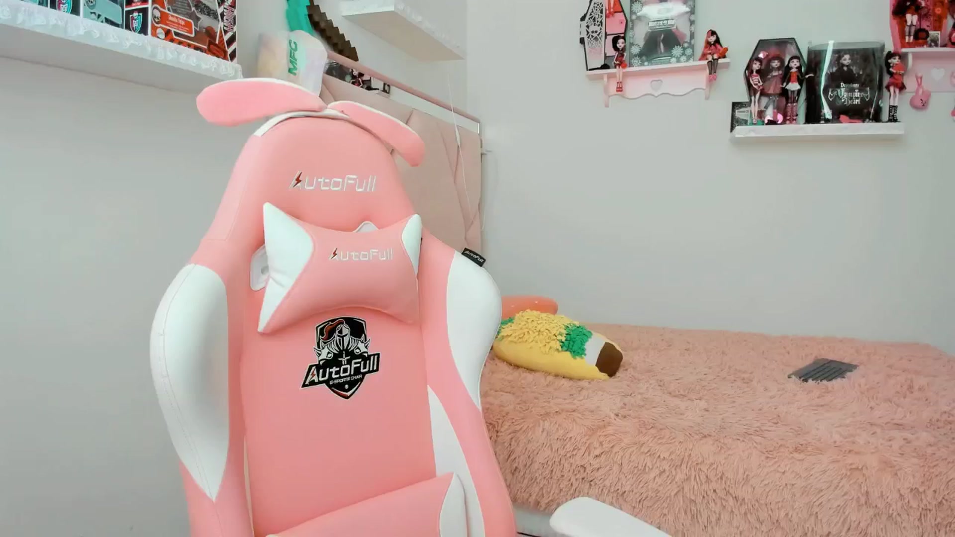 Gallery image thumbnail from Cherrycute666's myfreecams stream on, 01/14/2025, 21:48 image 14 of 20