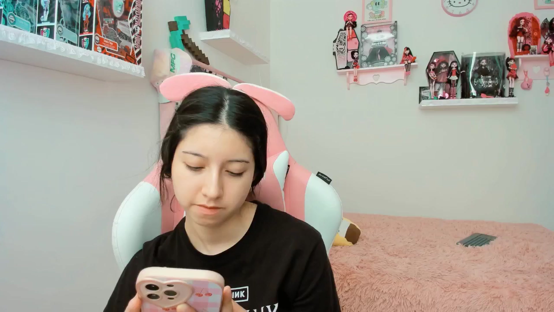 Gallery image thumbnail from Cherrycute666's myfreecams stream on, 01/14/2025, 21:48 image 6 of 20