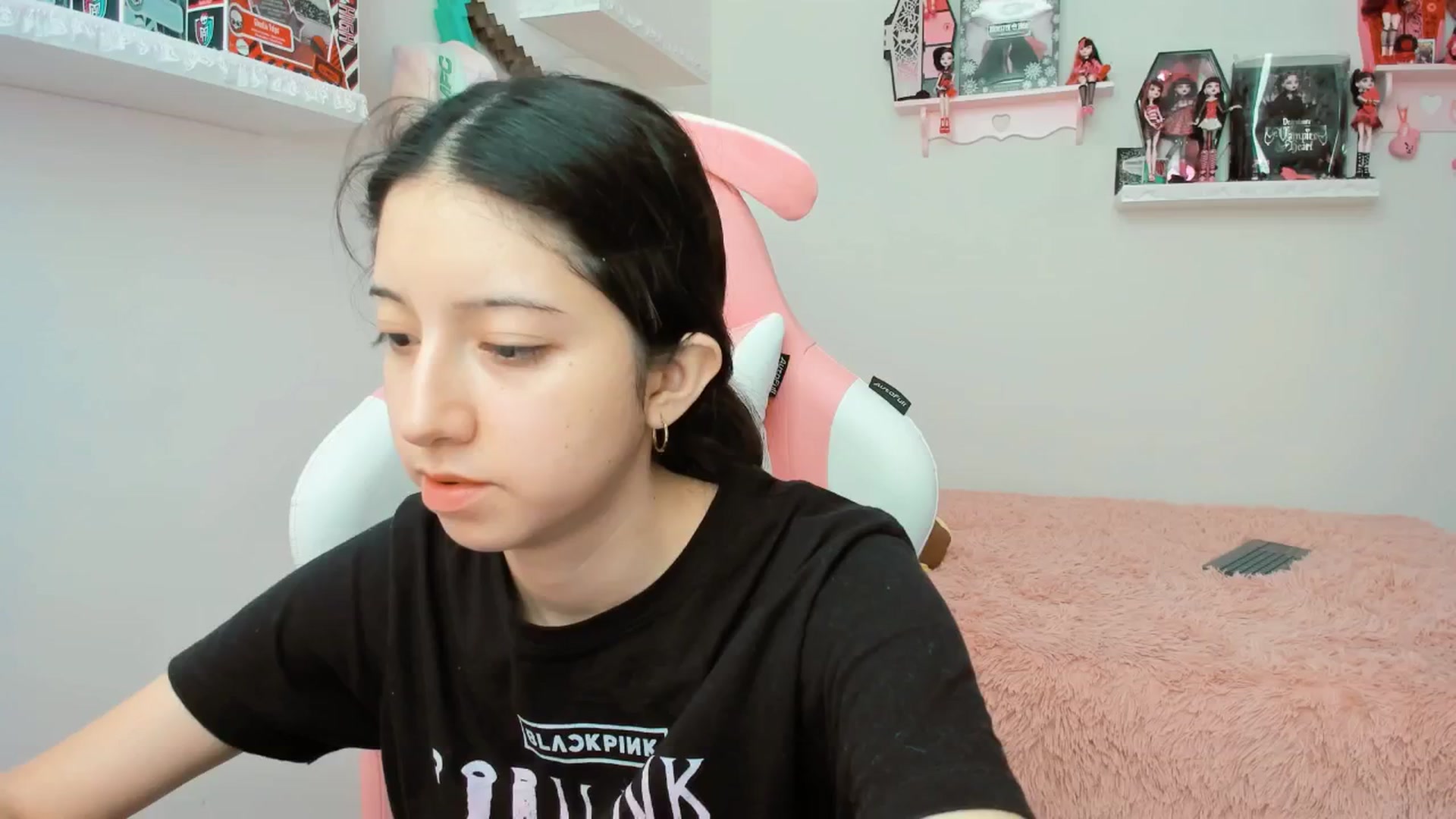 Gallery image thumbnail from Cherrycute666's myfreecams stream on, 01/14/2025, 21:48 image 16 of 20